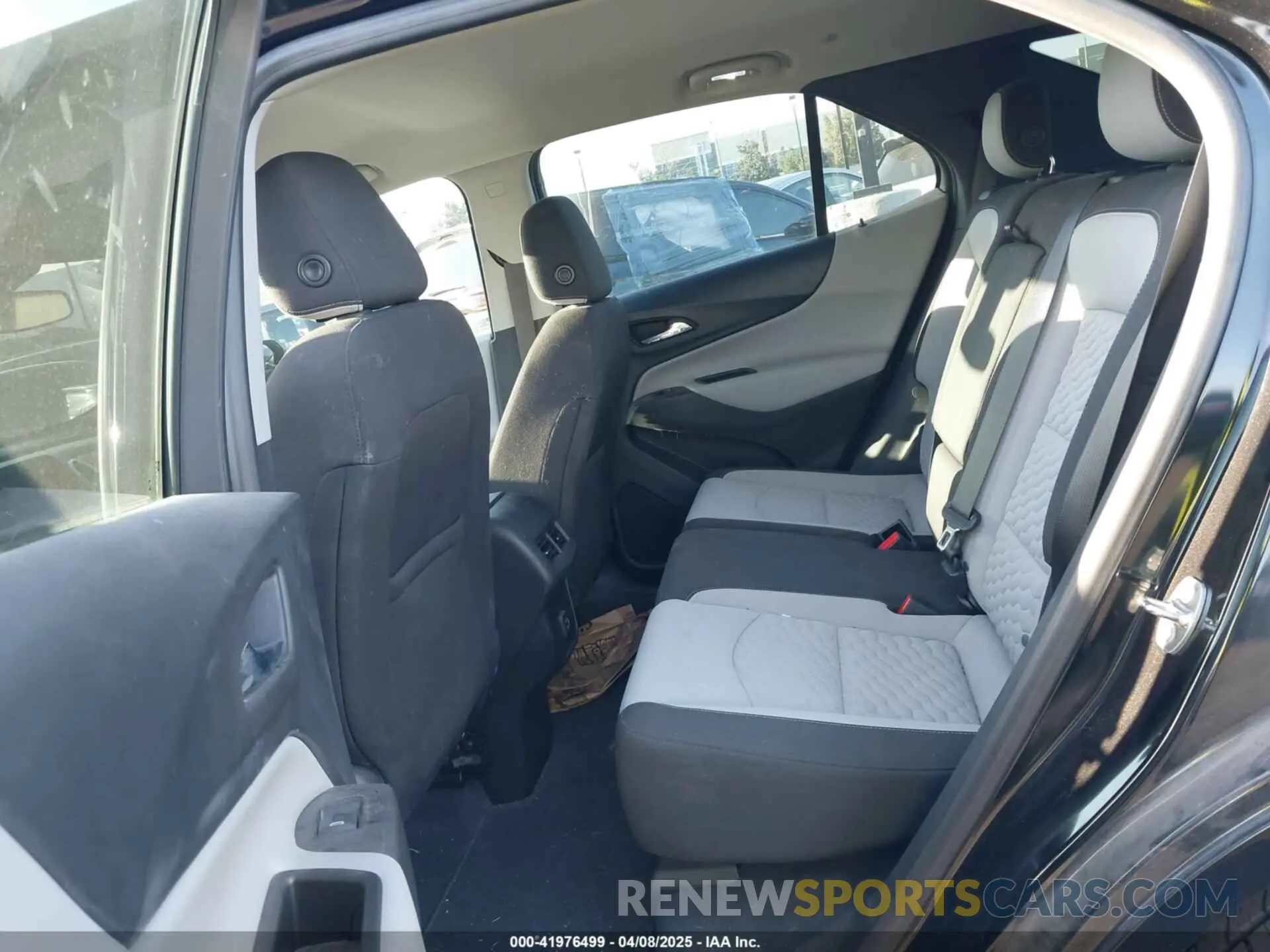 8 Photograph of a damaged car 2GNAXHEV1L6237036 CHEVROLET EQUINOX 2020