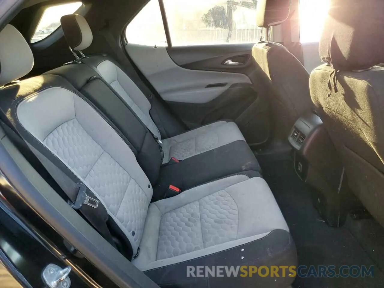 11 Photograph of a damaged car 2GNAXHEV2L6124888 CHEVROLET EQUINOX 2020