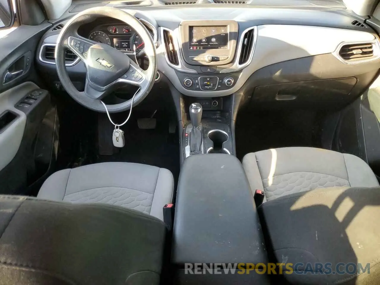 8 Photograph of a damaged car 2GNAXHEV2L6124888 CHEVROLET EQUINOX 2020