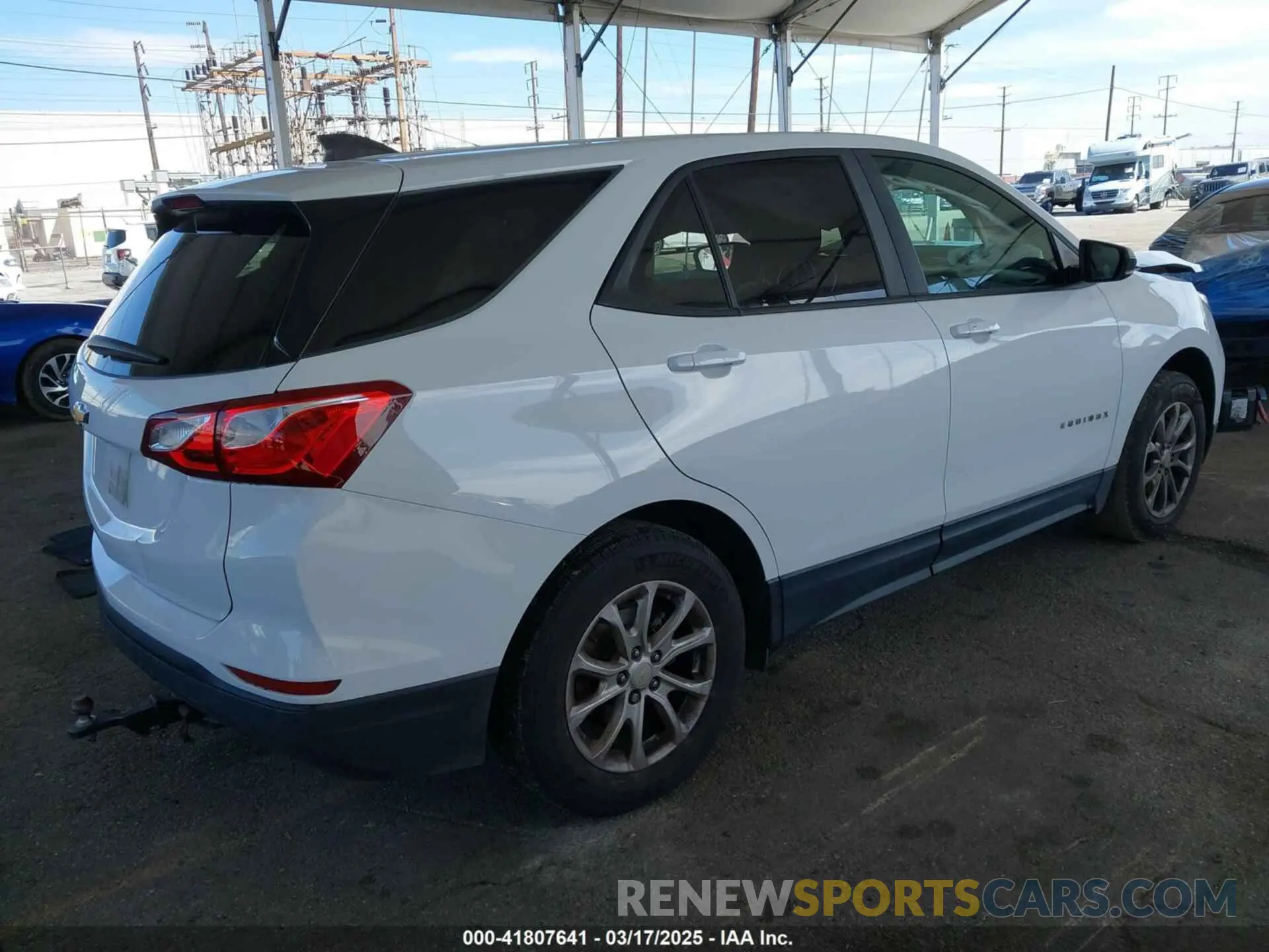4 Photograph of a damaged car 2GNAXHEV2L6146602 CHEVROLET EQUINOX 2020