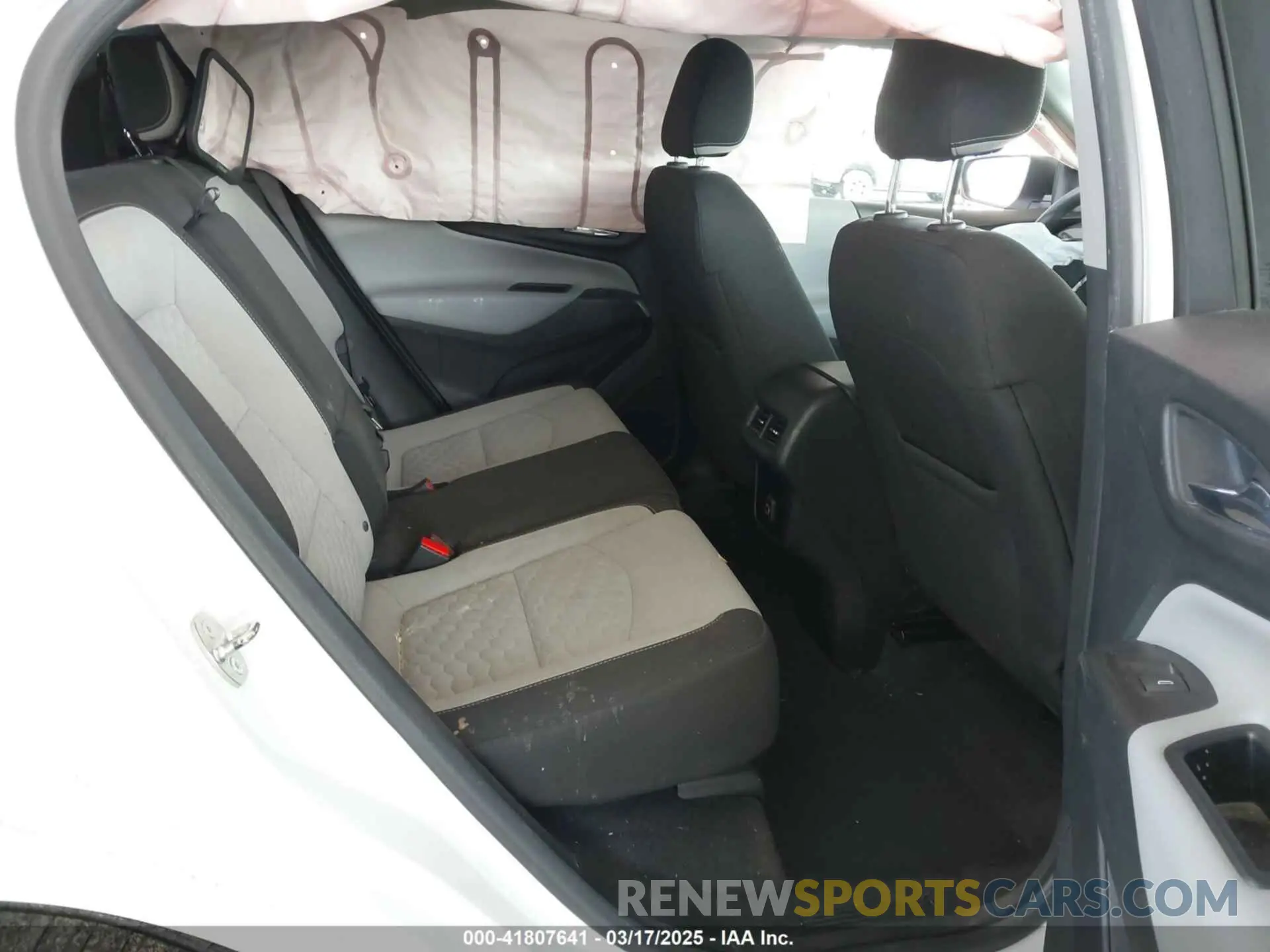 8 Photograph of a damaged car 2GNAXHEV2L6146602 CHEVROLET EQUINOX 2020
