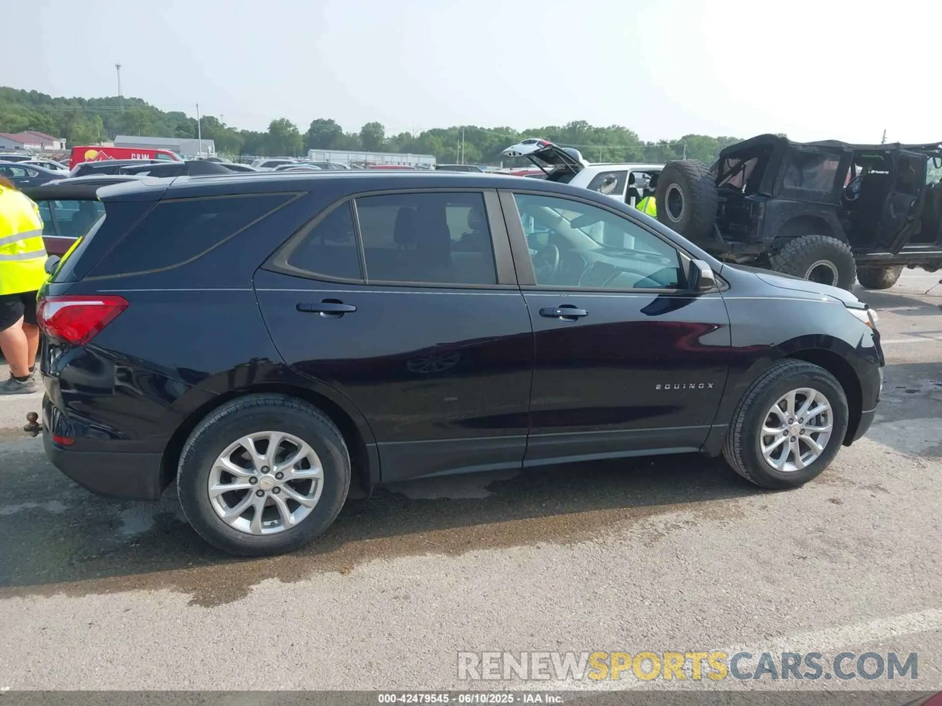 13 Photograph of a damaged car 2GNAXHEV2L6188154 CHEVROLET EQUINOX 2020