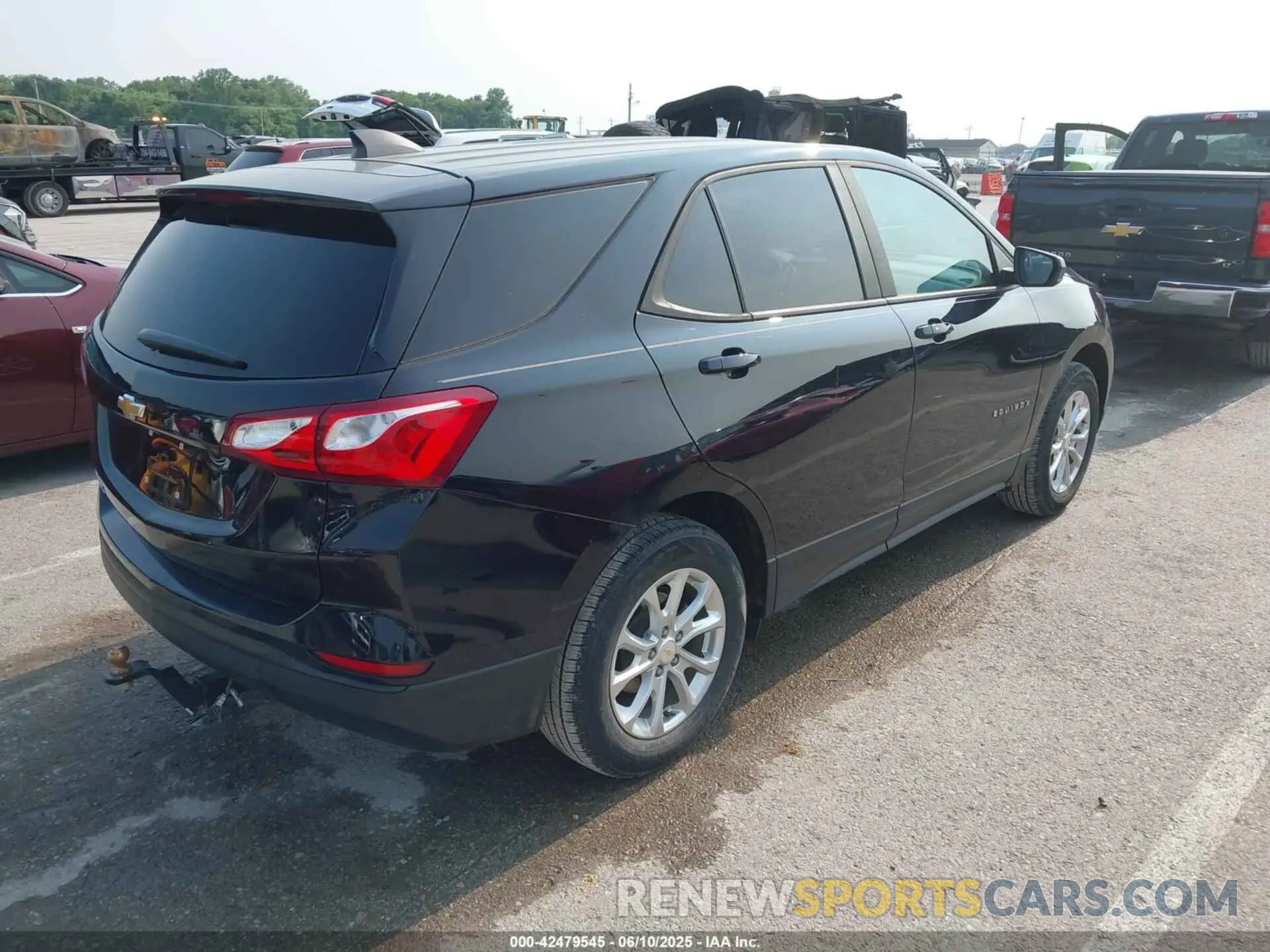 4 Photograph of a damaged car 2GNAXHEV2L6188154 CHEVROLET EQUINOX 2020