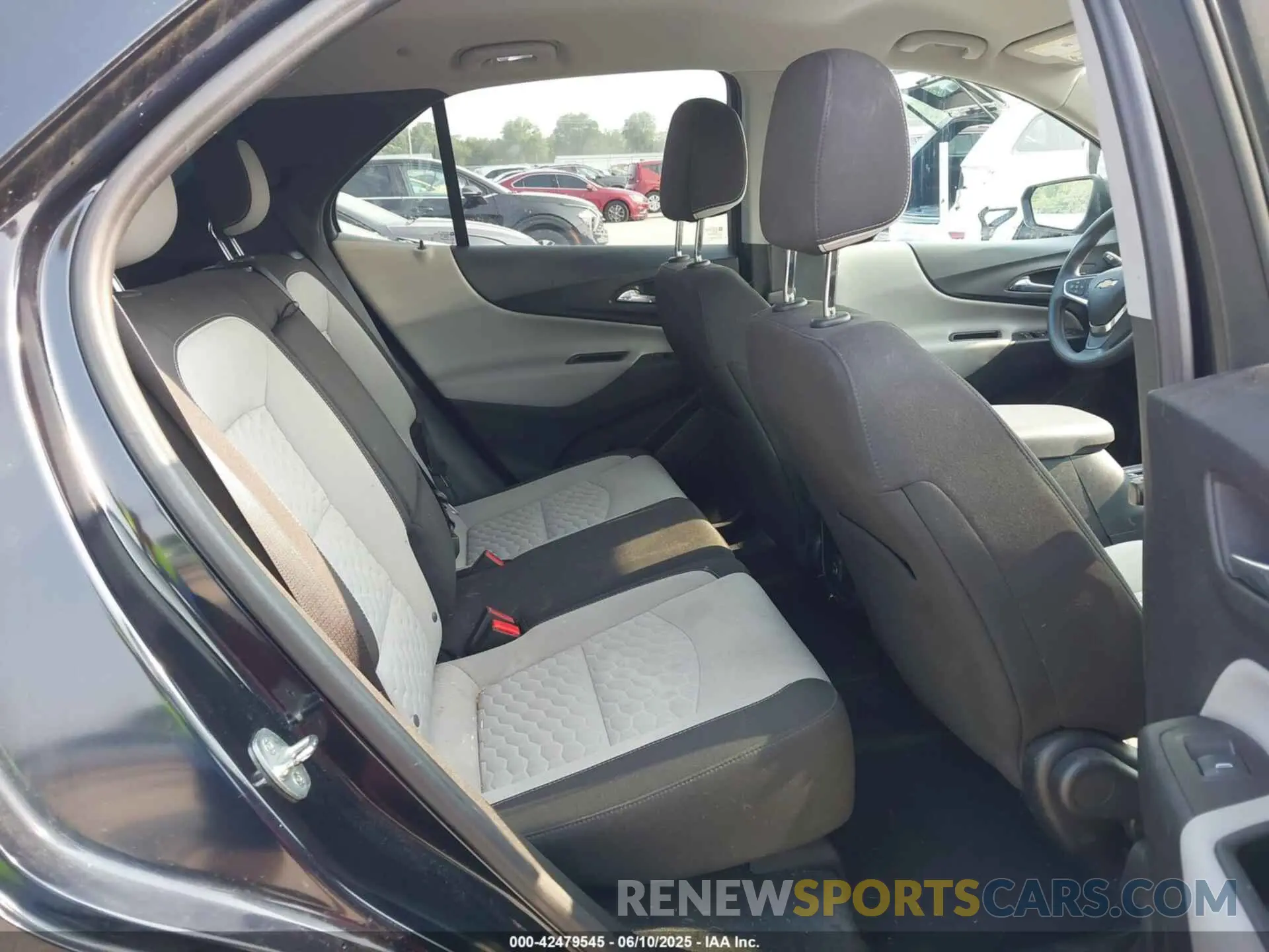 8 Photograph of a damaged car 2GNAXHEV2L6188154 CHEVROLET EQUINOX 2020