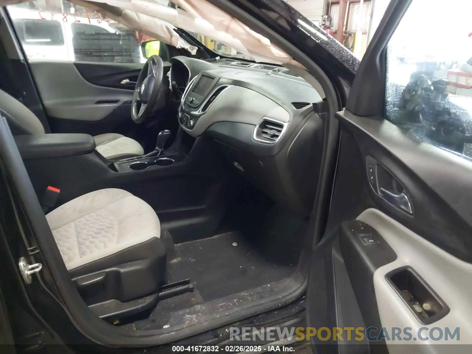 5 Photograph of a damaged car 2GNAXHEV2L6232525 CHEVROLET EQUINOX 2020