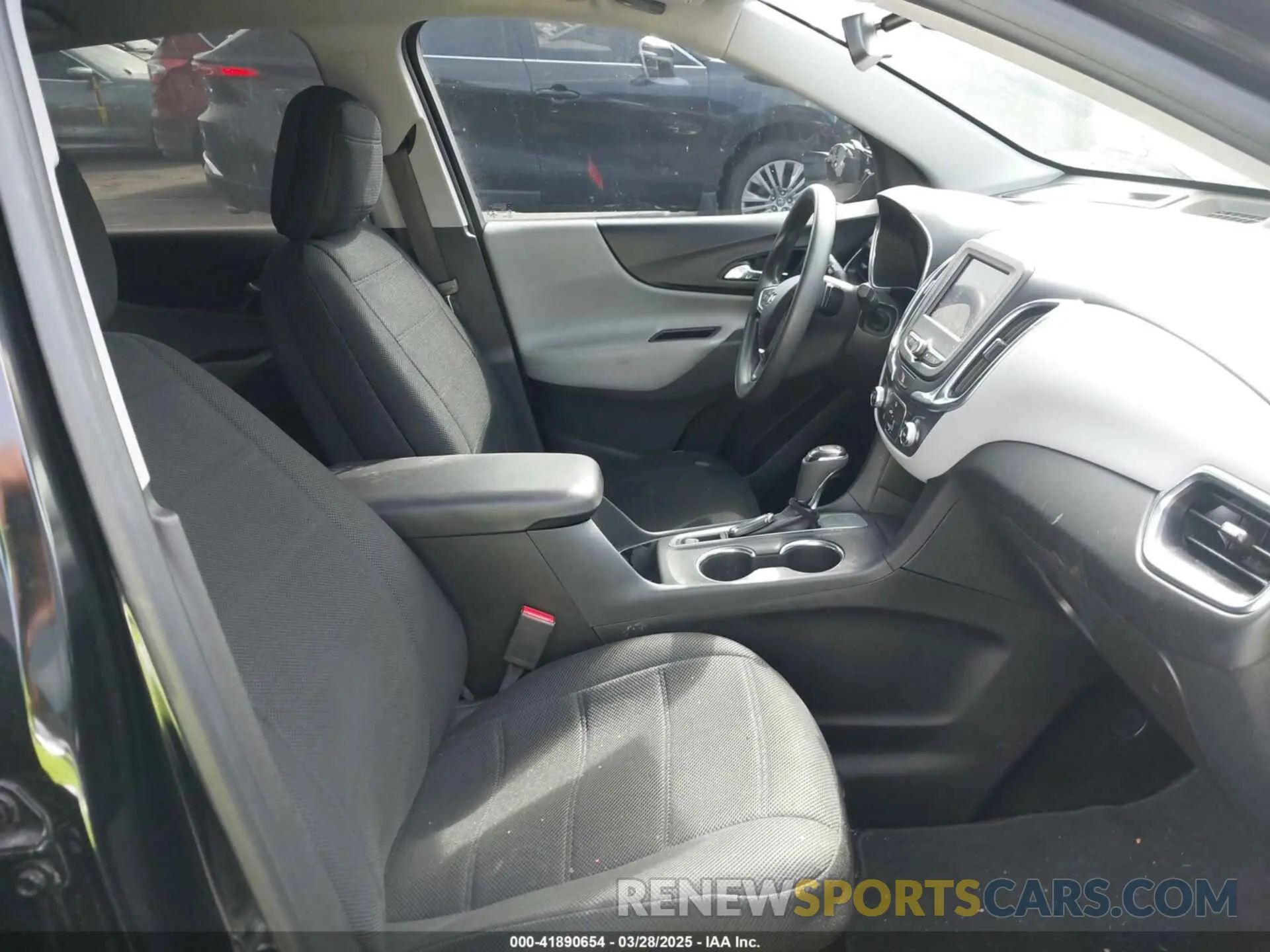 5 Photograph of a damaged car 2GNAXHEV2L6276413 CHEVROLET EQUINOX 2020