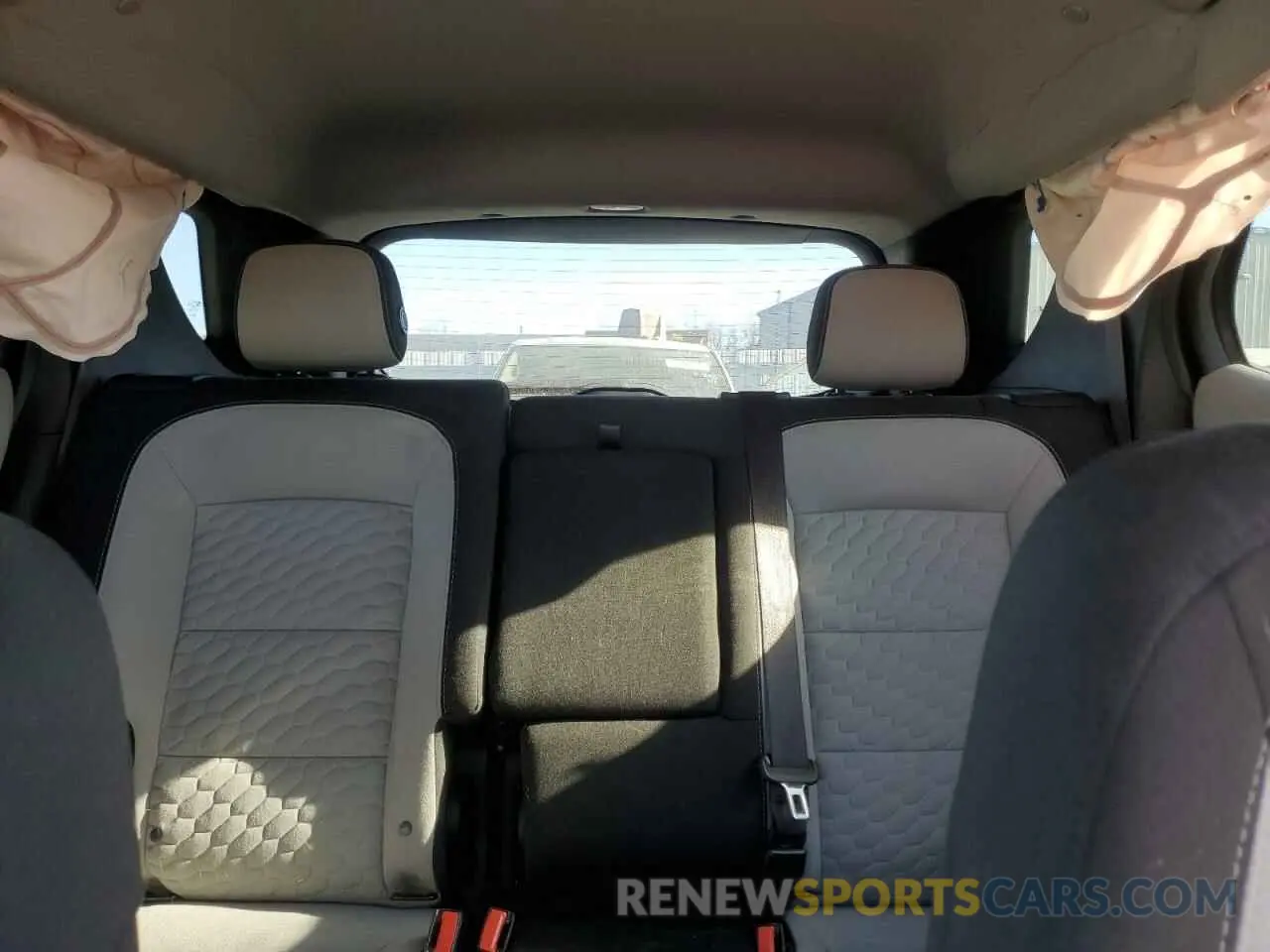 10 Photograph of a damaged car 2GNAXHEV3L6127802 CHEVROLET EQUINOX 2020