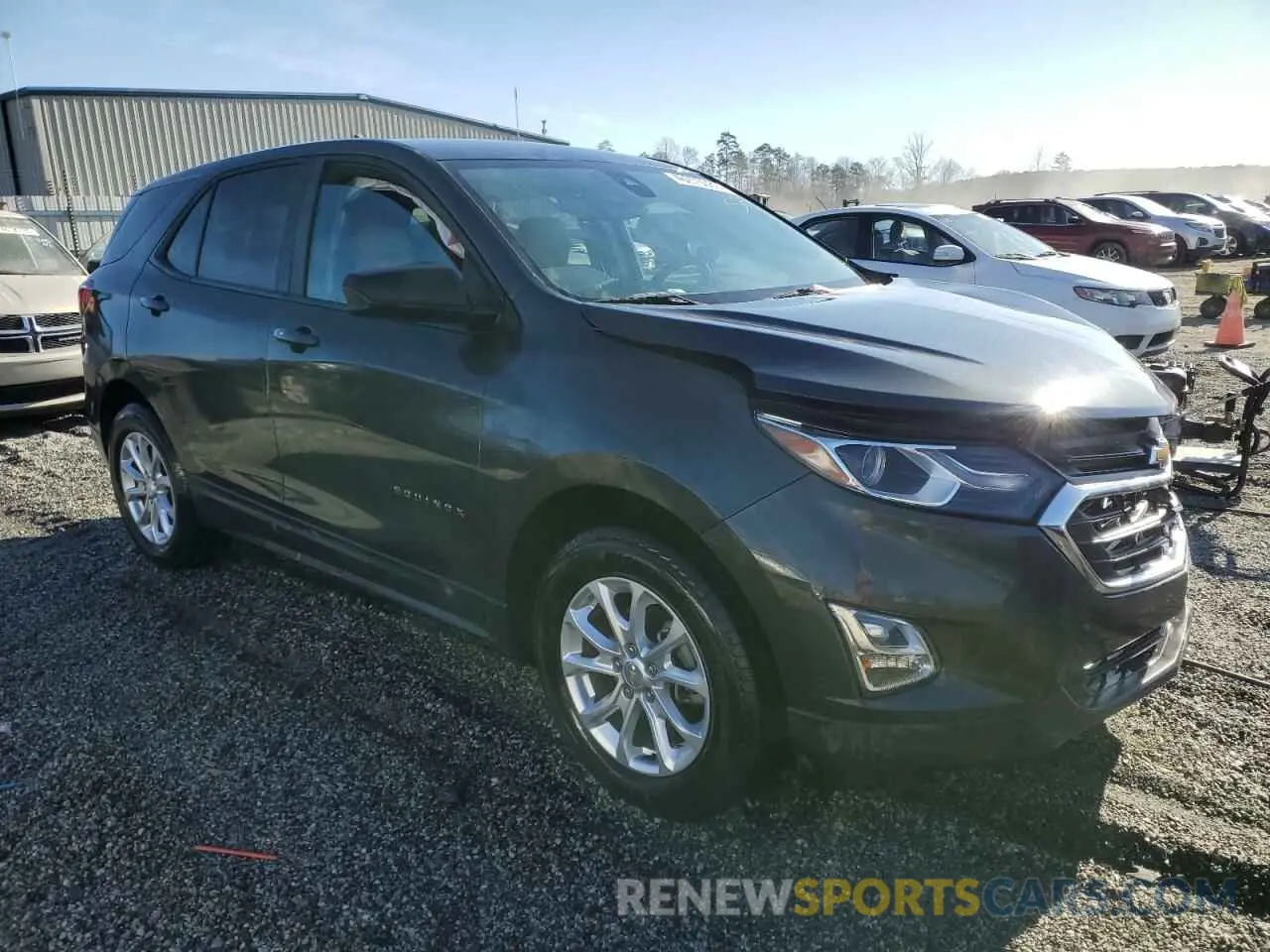 4 Photograph of a damaged car 2GNAXHEV3L6127802 CHEVROLET EQUINOX 2020