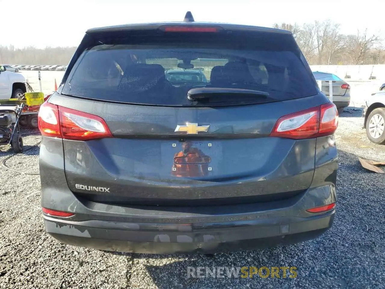 6 Photograph of a damaged car 2GNAXHEV3L6127802 CHEVROLET EQUINOX 2020