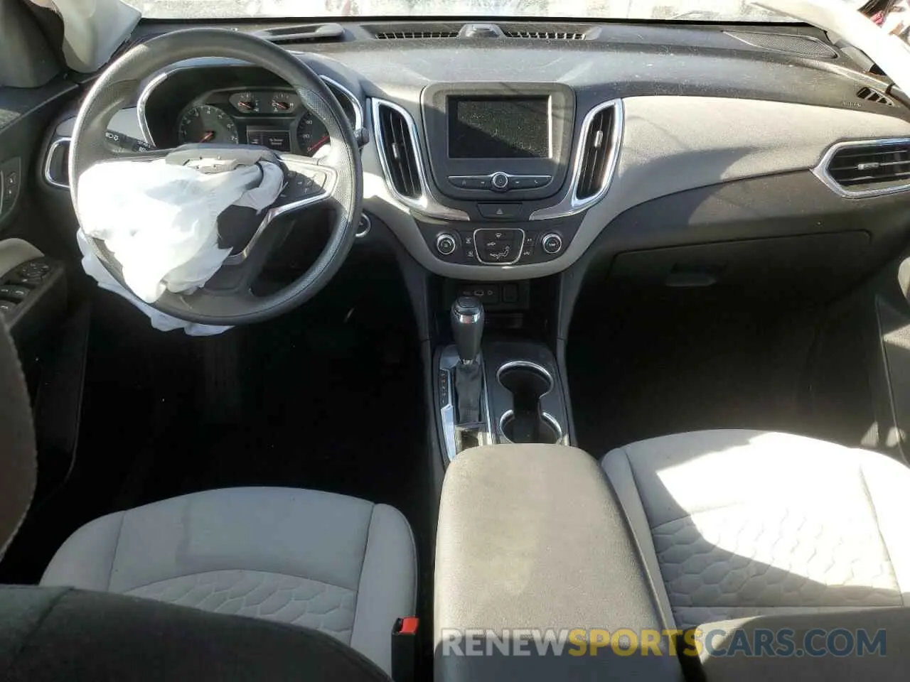 8 Photograph of a damaged car 2GNAXHEV3L6127802 CHEVROLET EQUINOX 2020