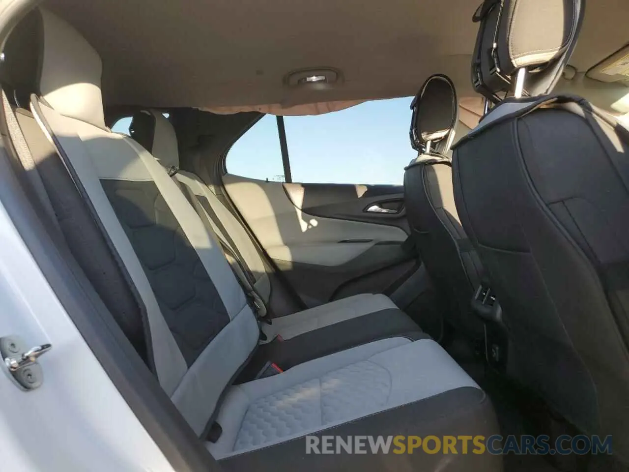 11 Photograph of a damaged car 2GNAXHEV3L6149833 CHEVROLET EQUINOX 2020