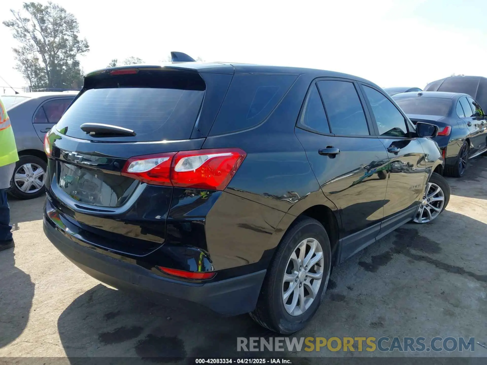 4 Photograph of a damaged car 2GNAXHEV3L6154255 CHEVROLET EQUINOX 2020