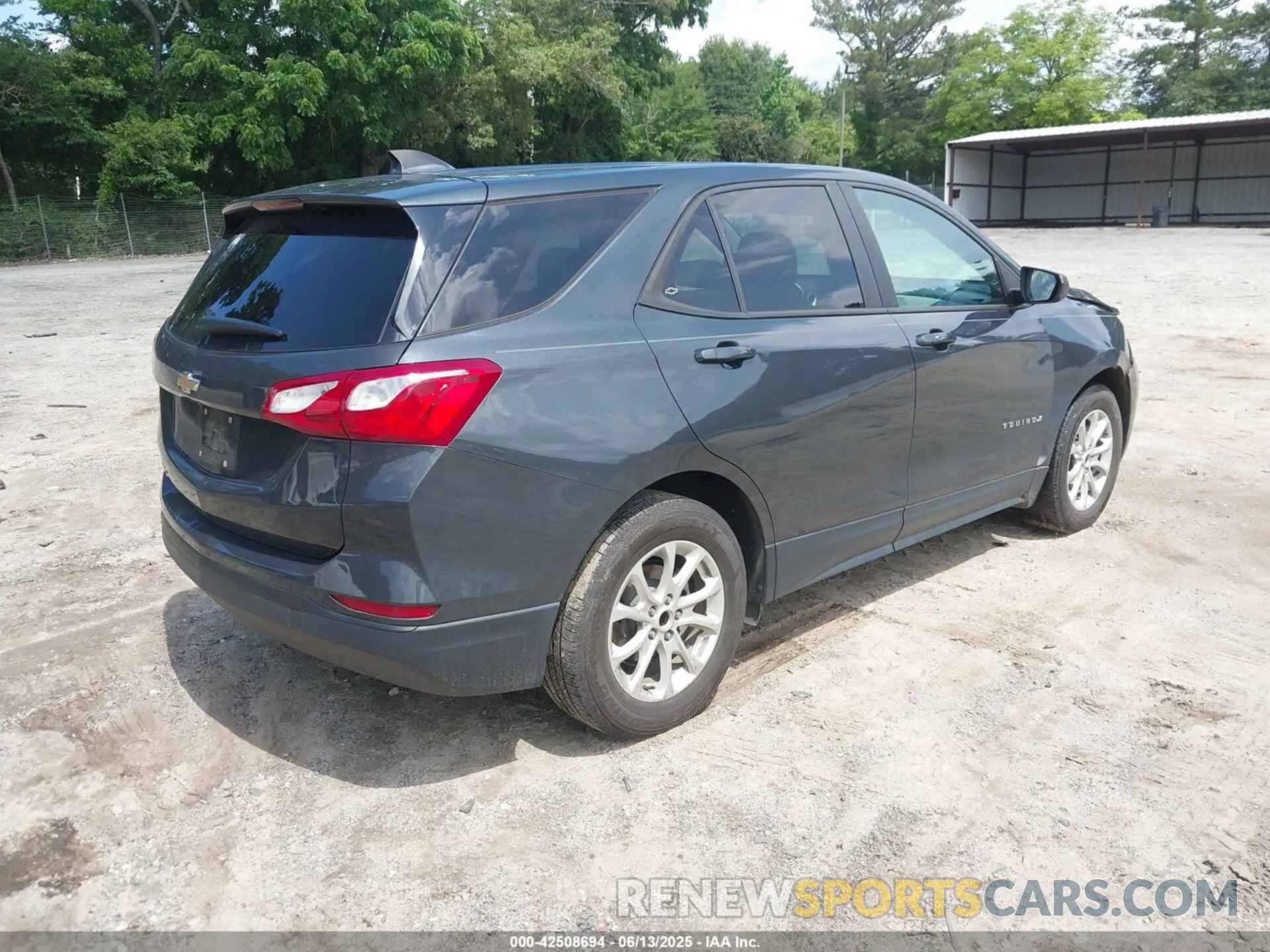 4 Photograph of a damaged car 2GNAXHEV3L6191693 CHEVROLET EQUINOX 2020