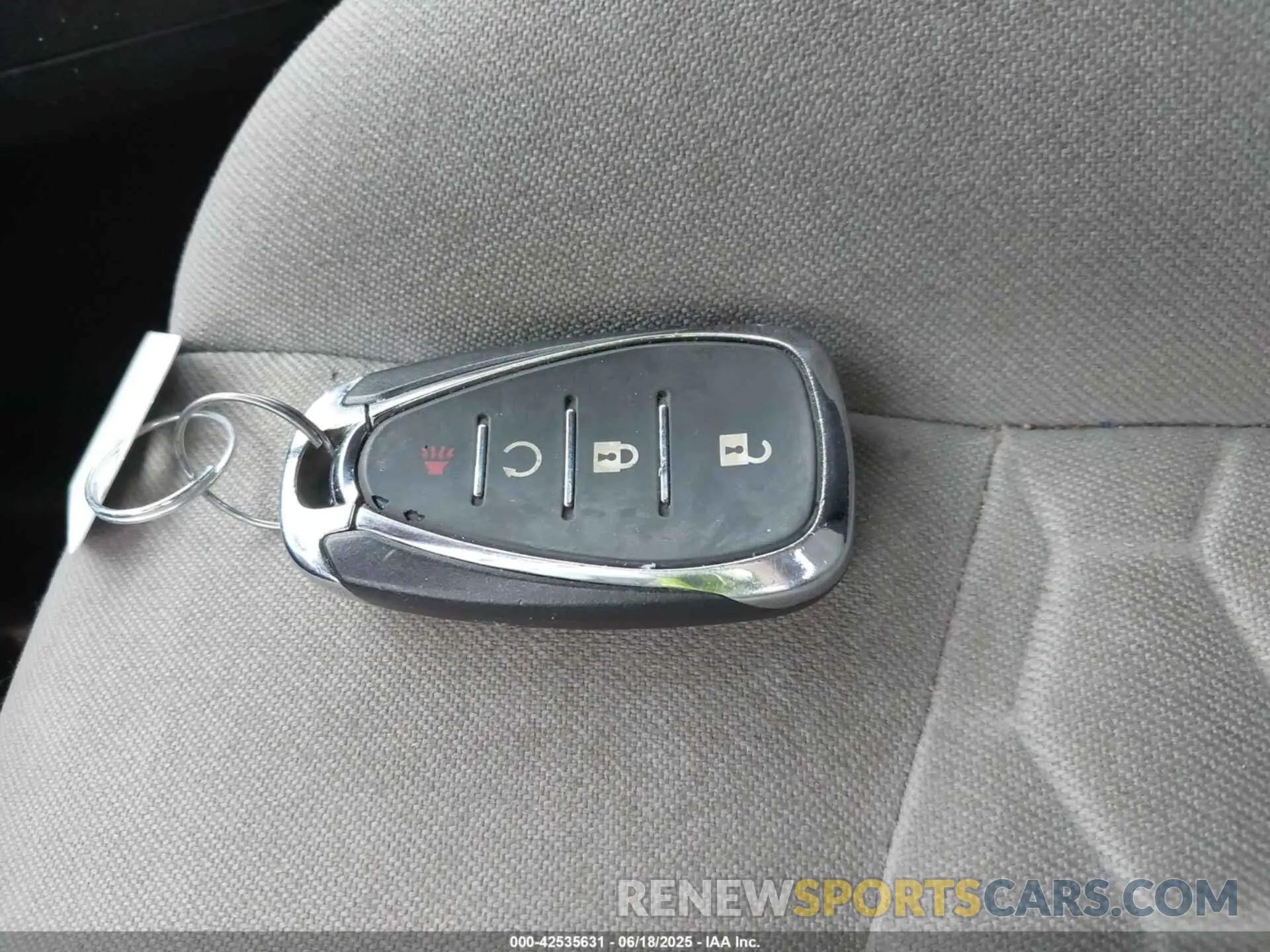 11 Photograph of a damaged car 2GNAXHEV3L6203356 CHEVROLET EQUINOX 2020