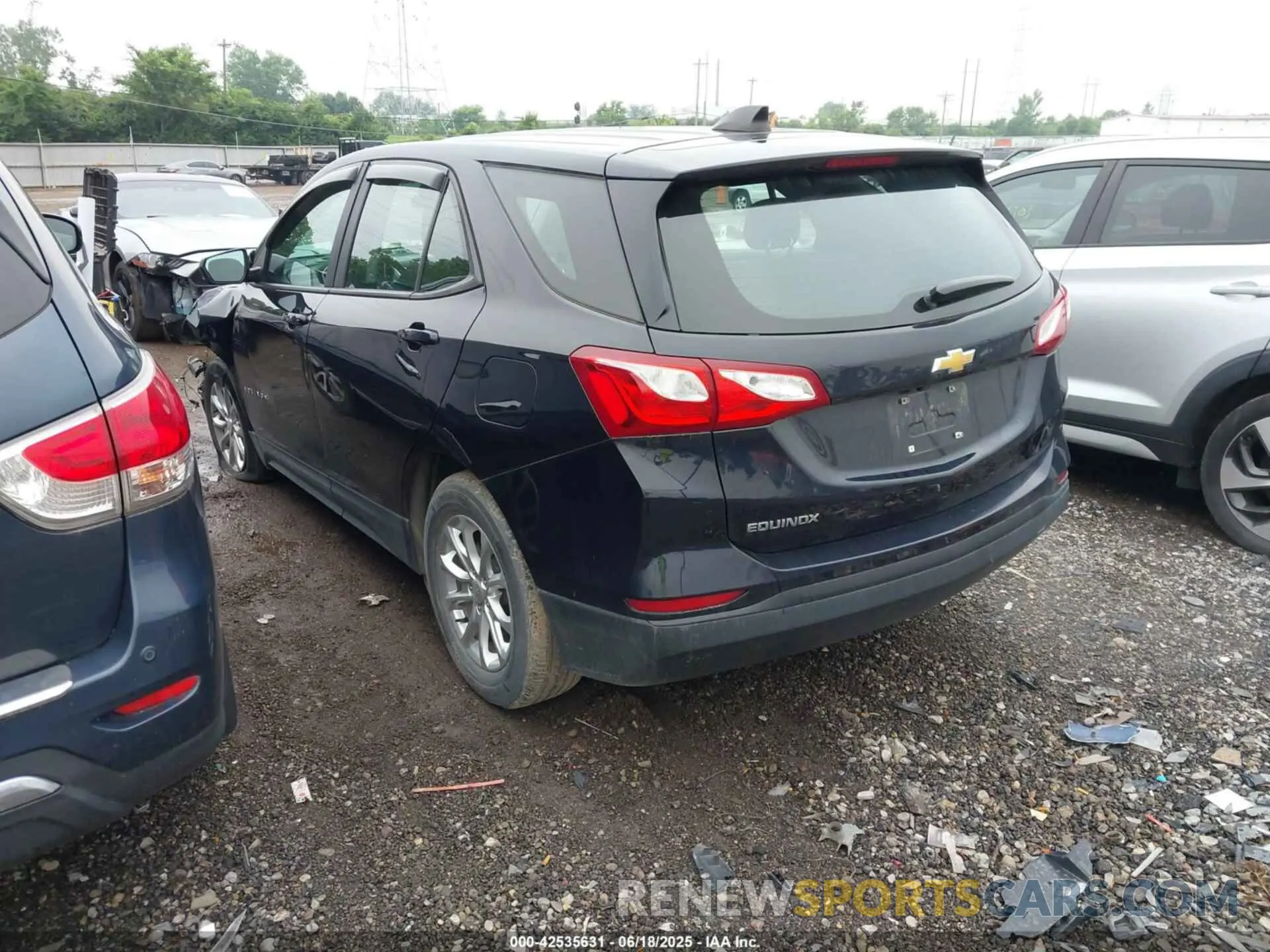 3 Photograph of a damaged car 2GNAXHEV3L6203356 CHEVROLET EQUINOX 2020