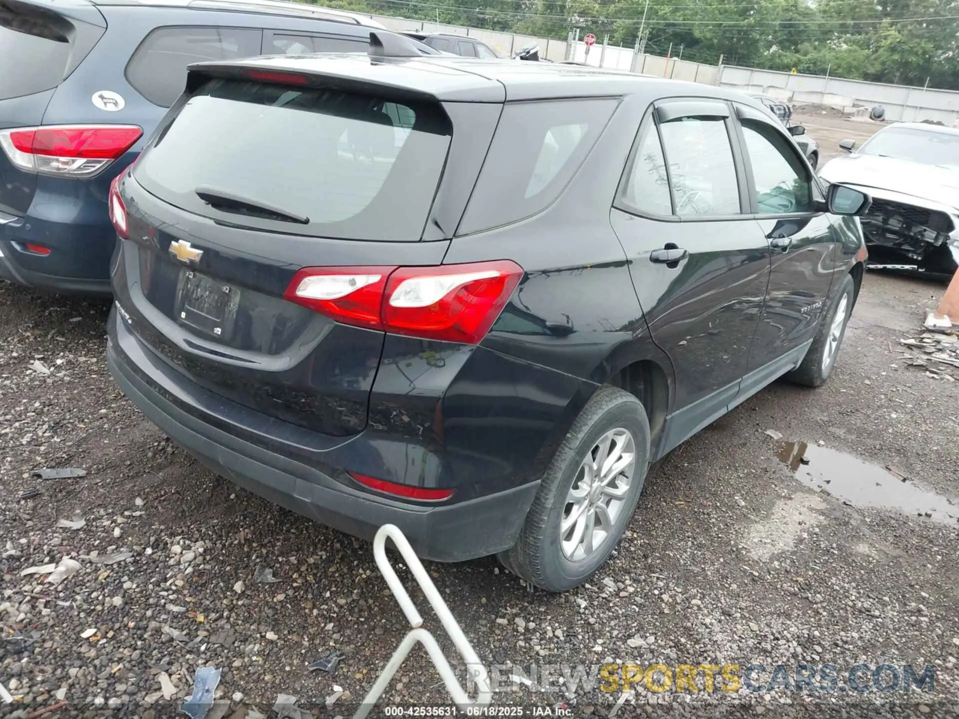 4 Photograph of a damaged car 2GNAXHEV3L6203356 CHEVROLET EQUINOX 2020