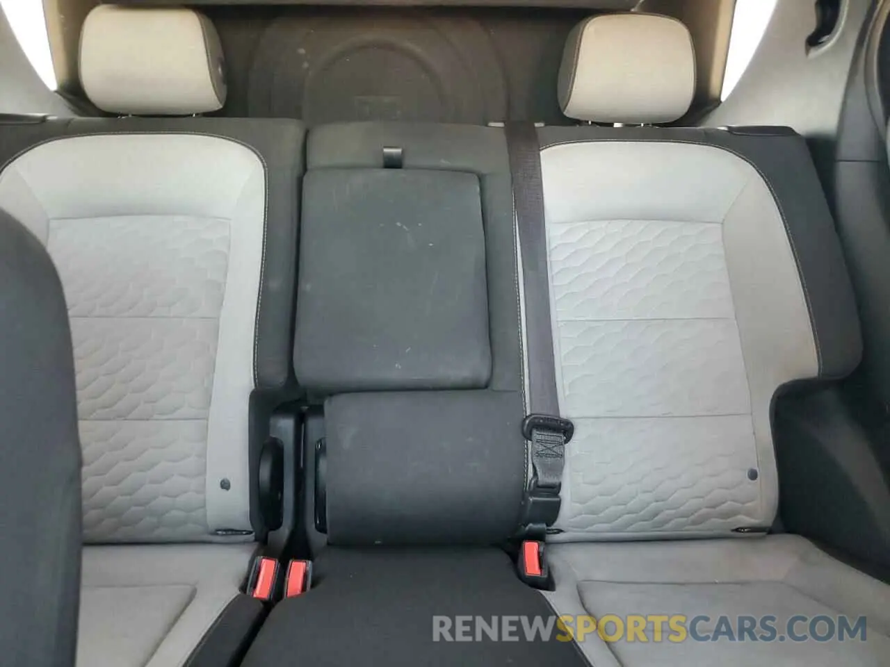 10 Photograph of a damaged car 2GNAXHEV3L6228631 CHEVROLET EQUINOX 2020