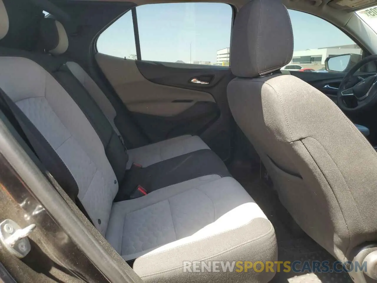 11 Photograph of a damaged car 2GNAXHEV3L6228631 CHEVROLET EQUINOX 2020