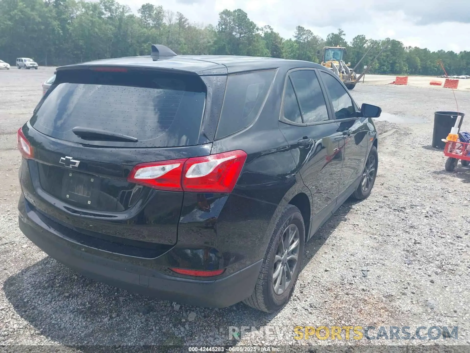 4 Photograph of a damaged car 2GNAXHEV3L6269504 CHEVROLET EQUINOX 2020
