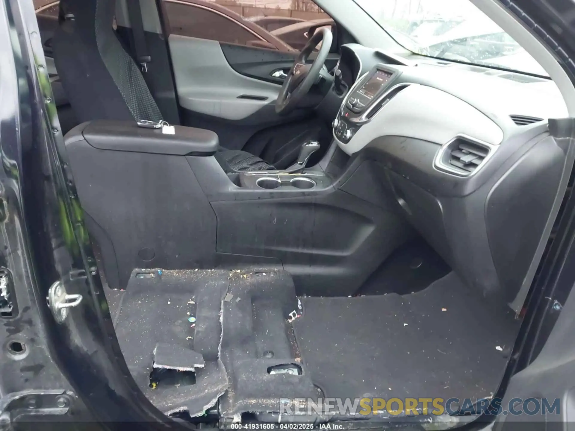 5 Photograph of a damaged car 2GNAXHEV3L6284987 CHEVROLET EQUINOX 2020