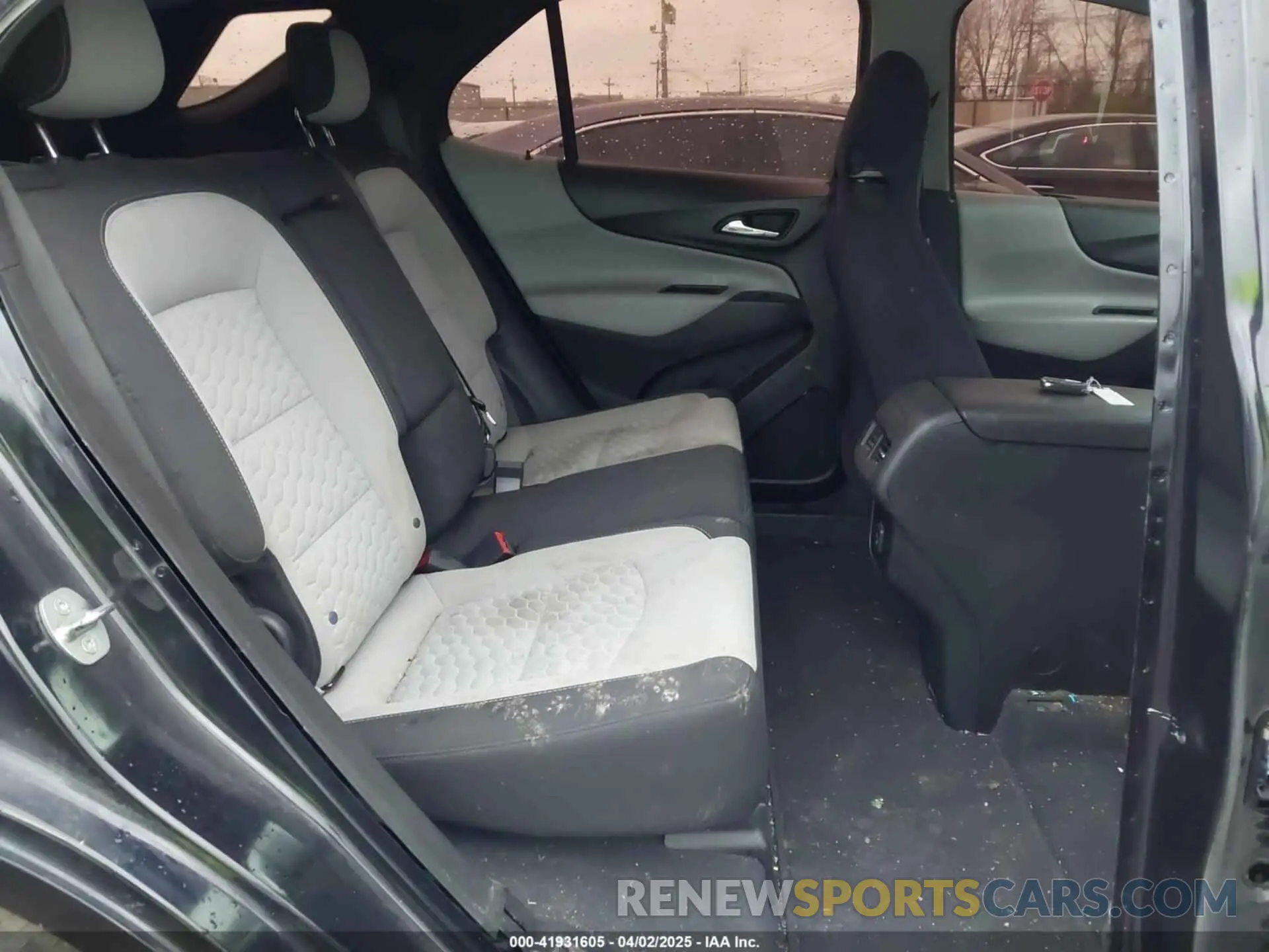 8 Photograph of a damaged car 2GNAXHEV3L6284987 CHEVROLET EQUINOX 2020