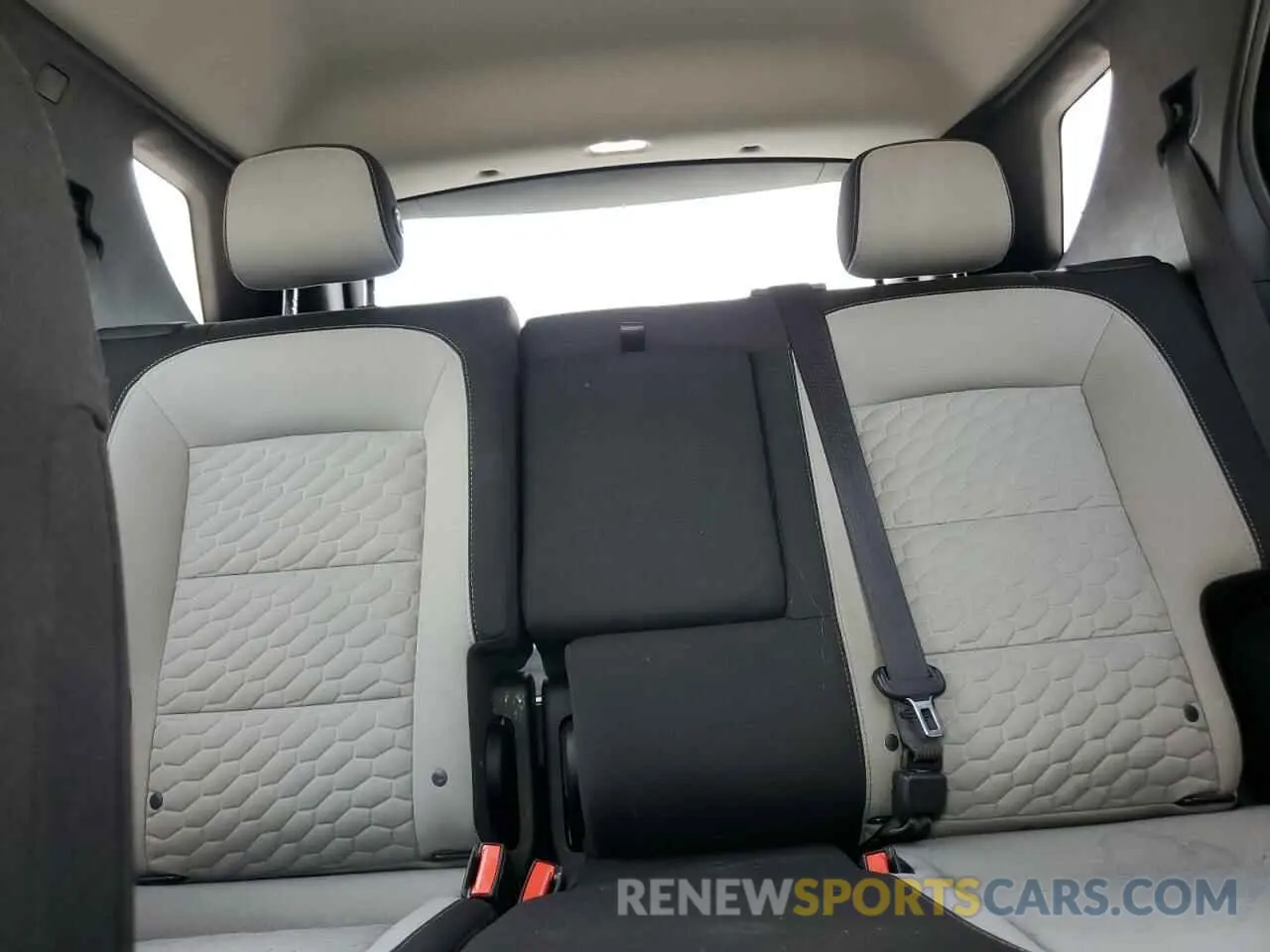 10 Photograph of a damaged car 2GNAXHEV4L6145497 CHEVROLET EQUINOX 2020