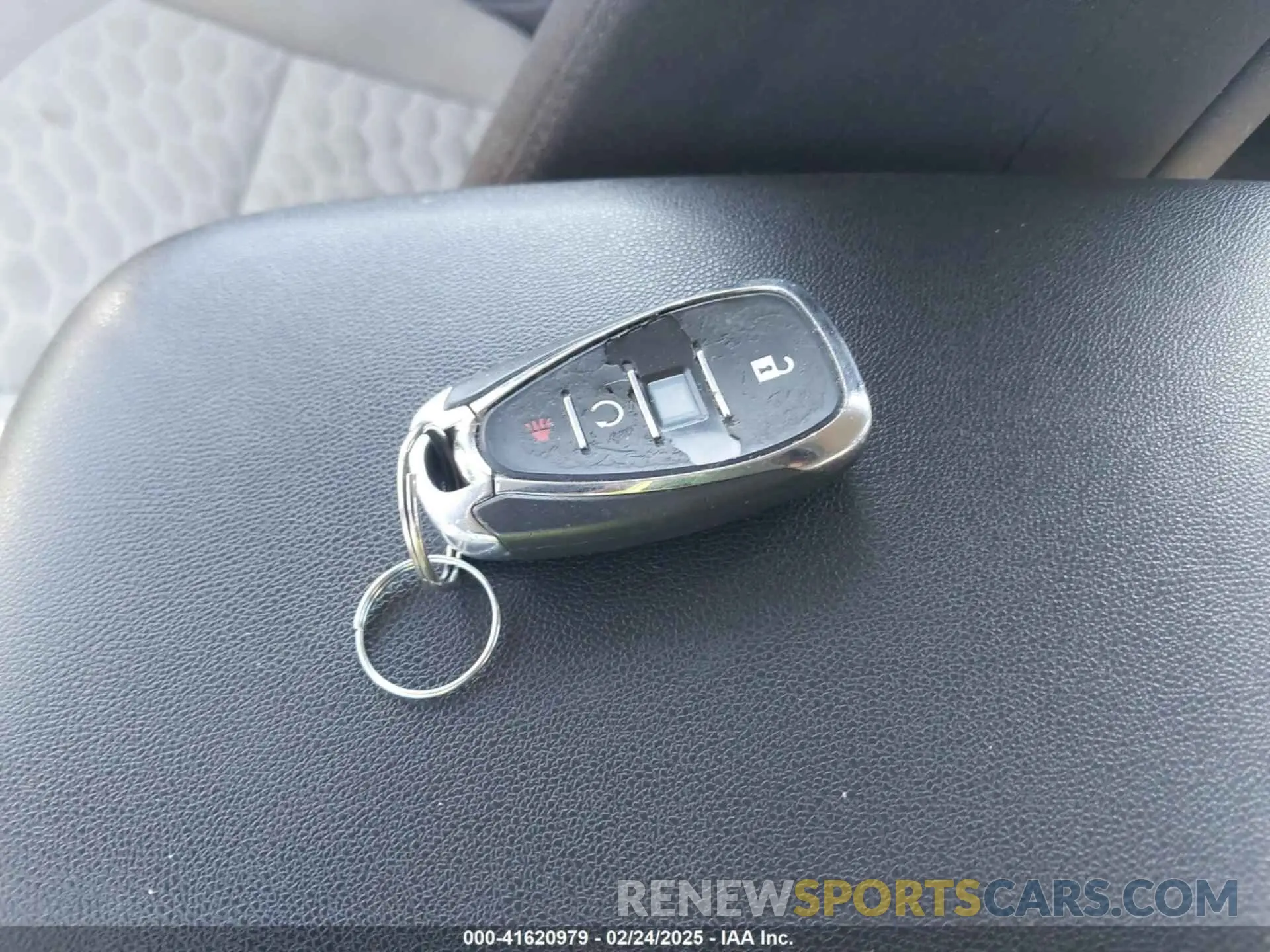 11 Photograph of a damaged car 2GNAXHEV4L6205911 CHEVROLET EQUINOX 2020
