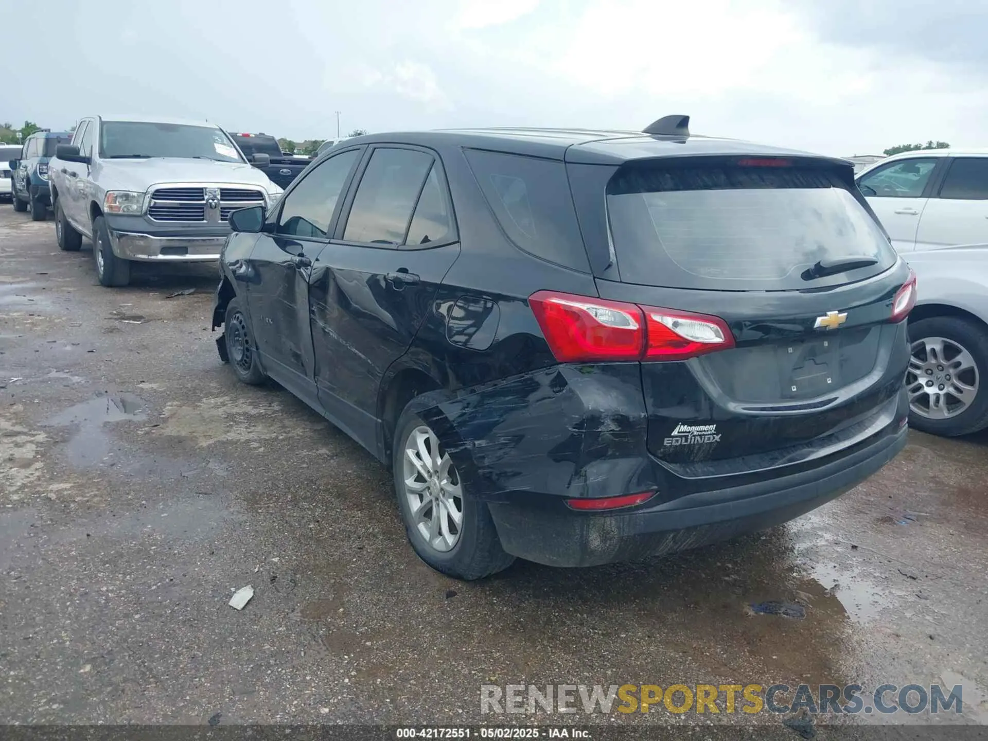 3 Photograph of a damaged car 2GNAXHEV4L6209134 CHEVROLET EQUINOX 2020