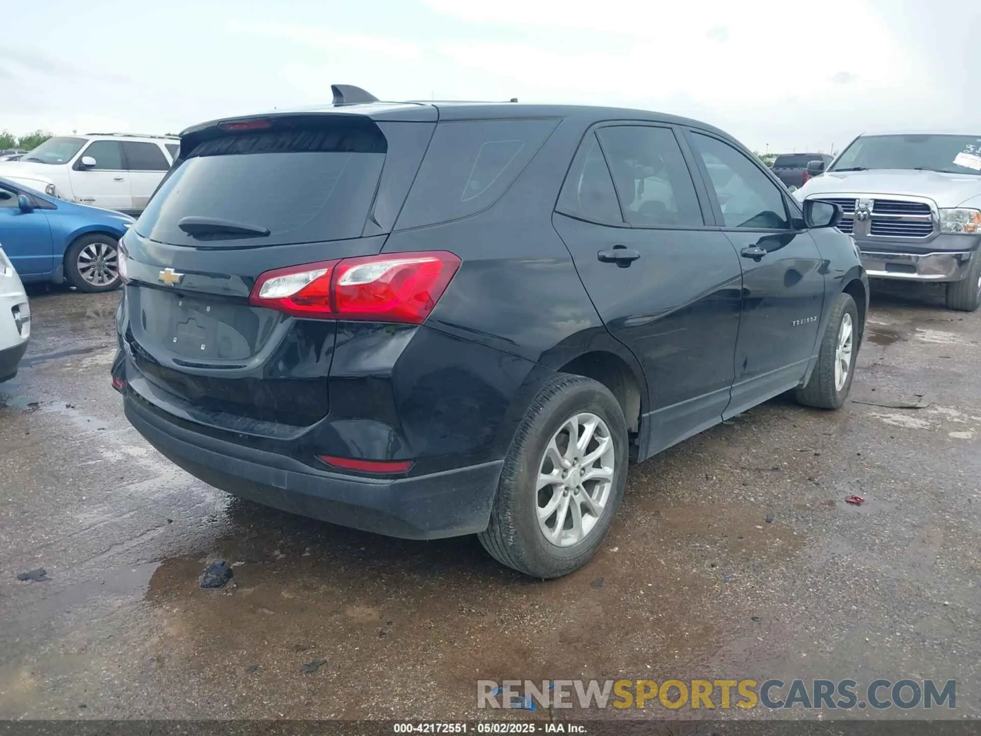 4 Photograph of a damaged car 2GNAXHEV4L6209134 CHEVROLET EQUINOX 2020