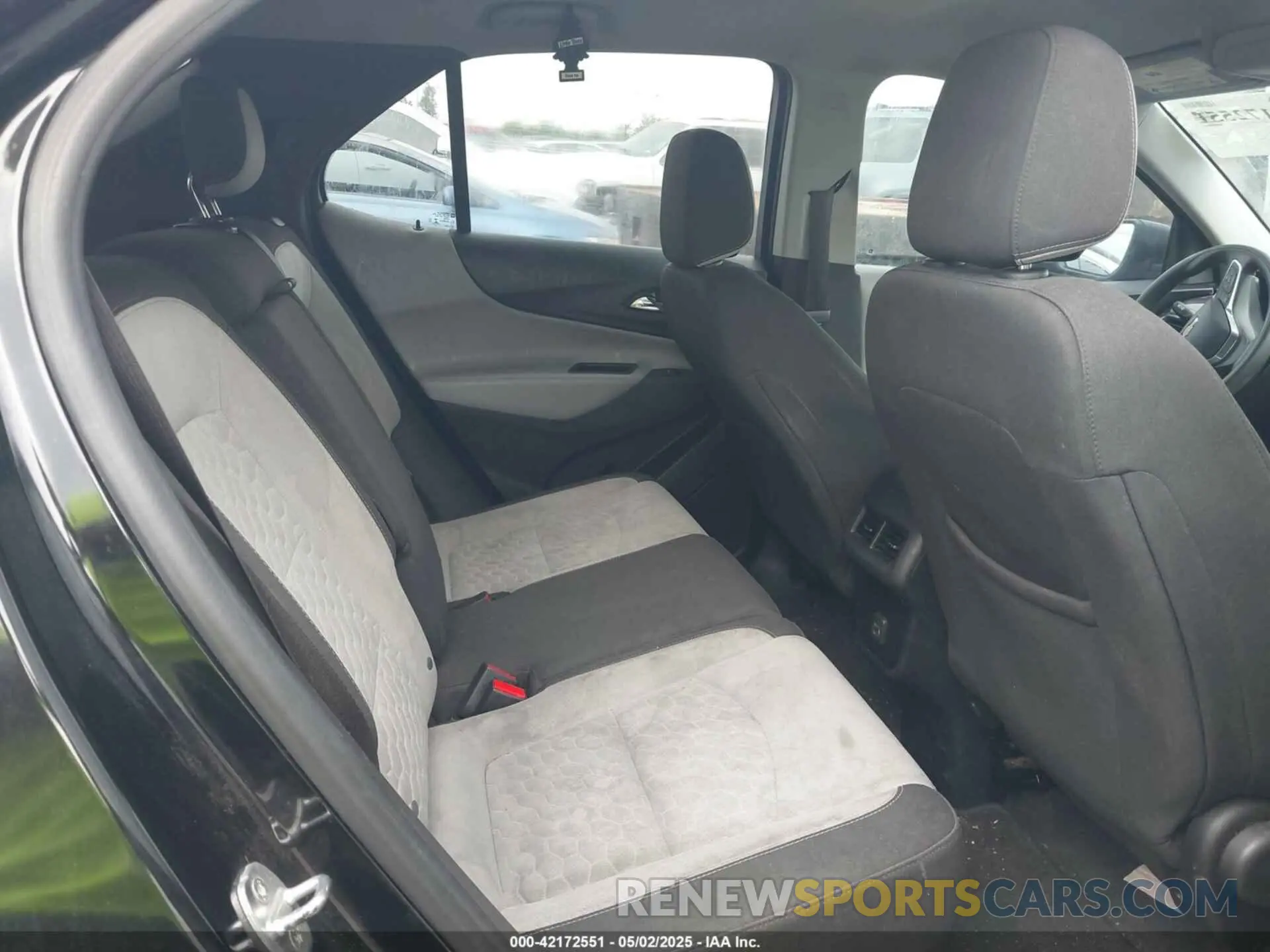 8 Photograph of a damaged car 2GNAXHEV4L6209134 CHEVROLET EQUINOX 2020