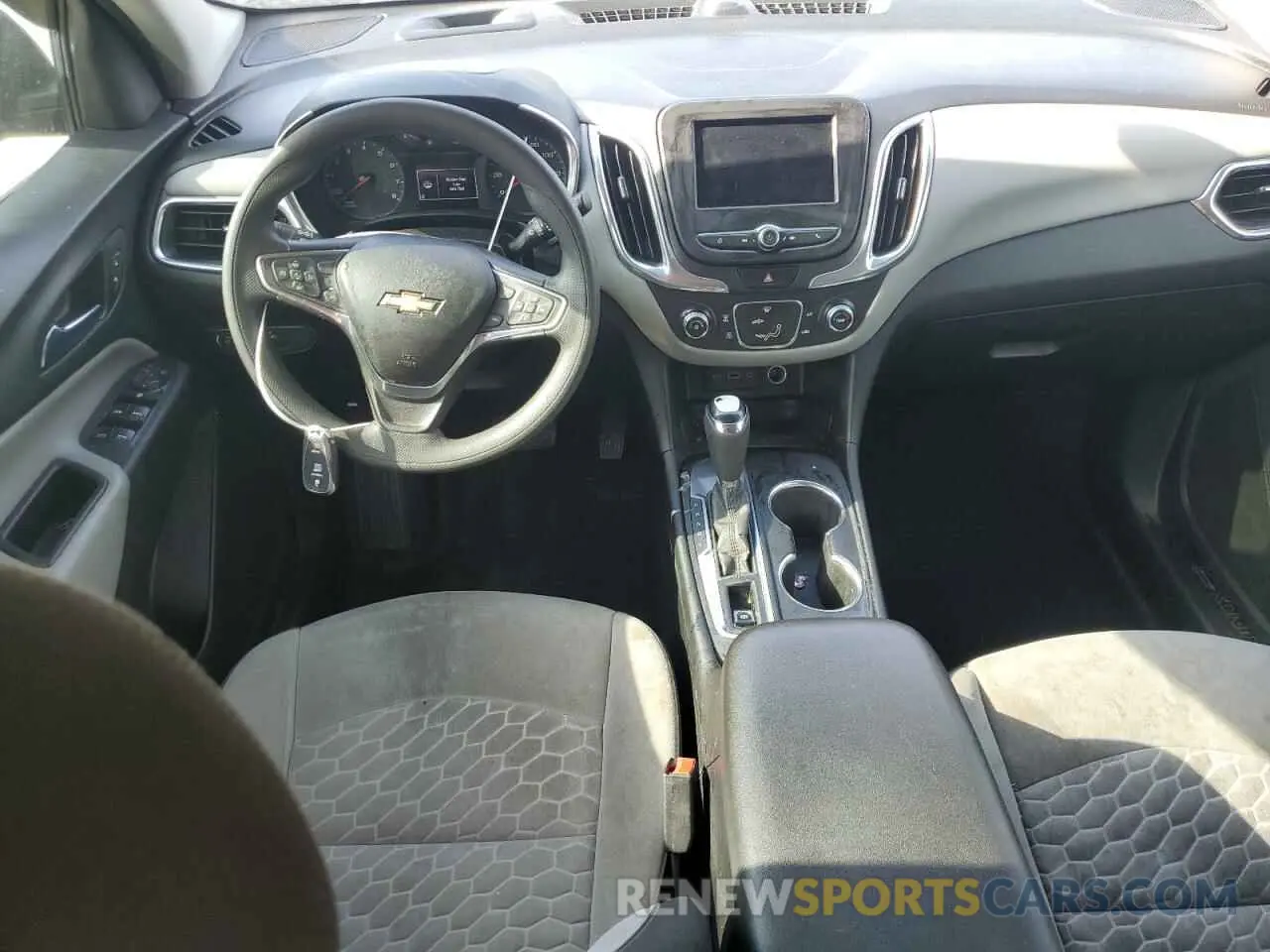 8 Photograph of a damaged car 2GNAXHEV4L6217198 CHEVROLET EQUINOX 2020