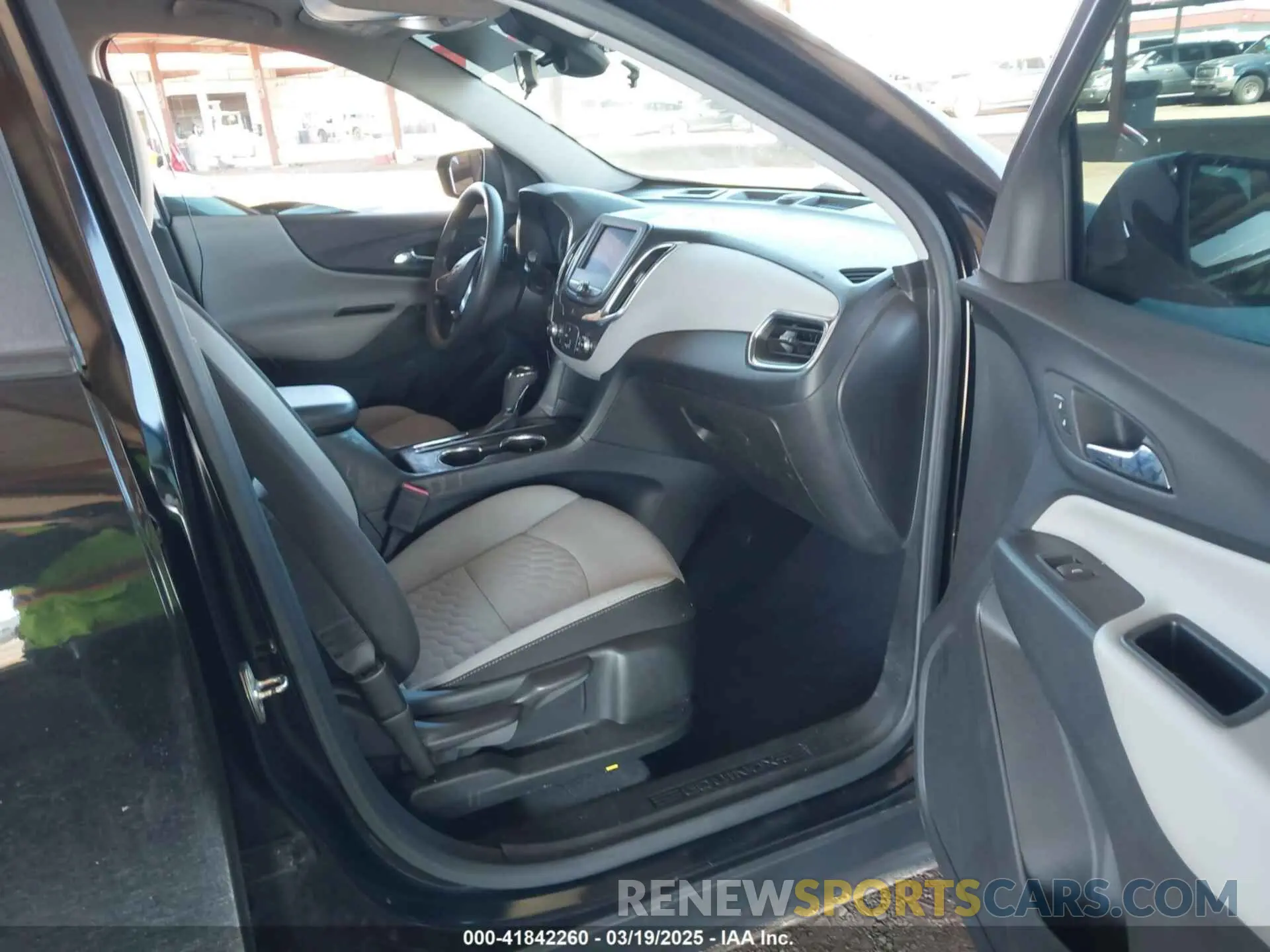 5 Photograph of a damaged car 2GNAXHEV4L6251819 CHEVROLET EQUINOX 2020