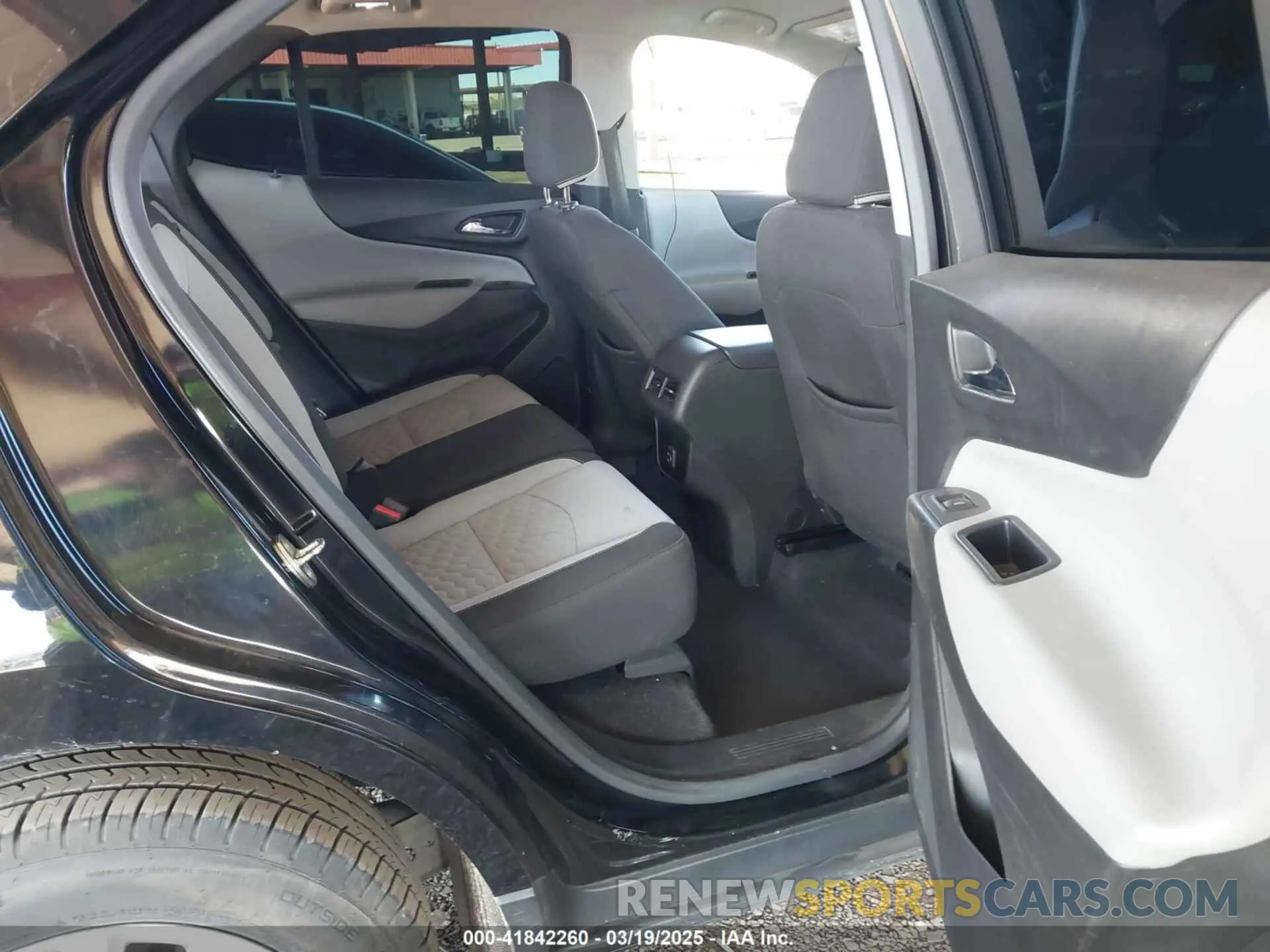 8 Photograph of a damaged car 2GNAXHEV4L6251819 CHEVROLET EQUINOX 2020