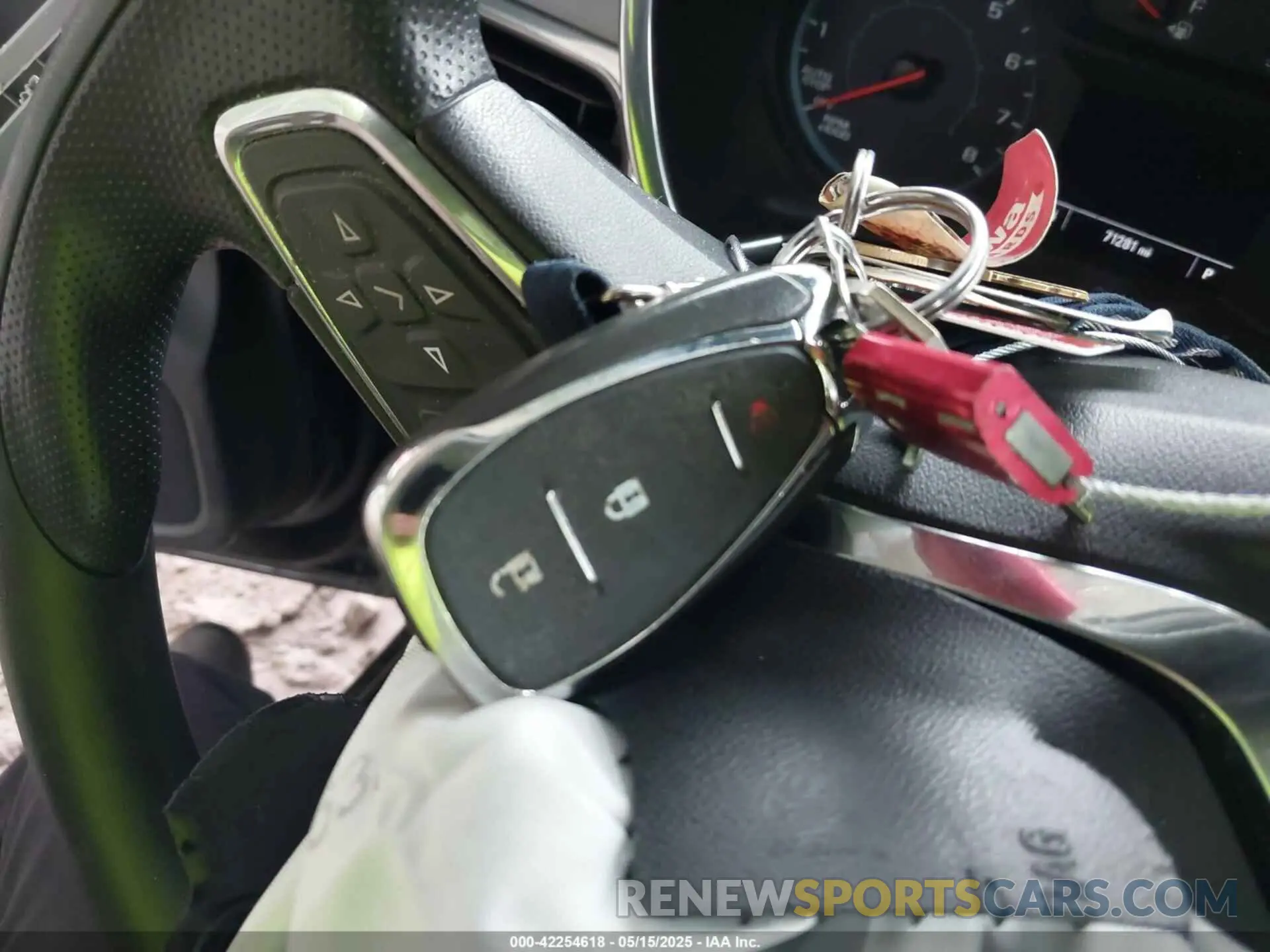 11 Photograph of a damaged car 2GNAXHEV4L6270953 CHEVROLET EQUINOX 2020