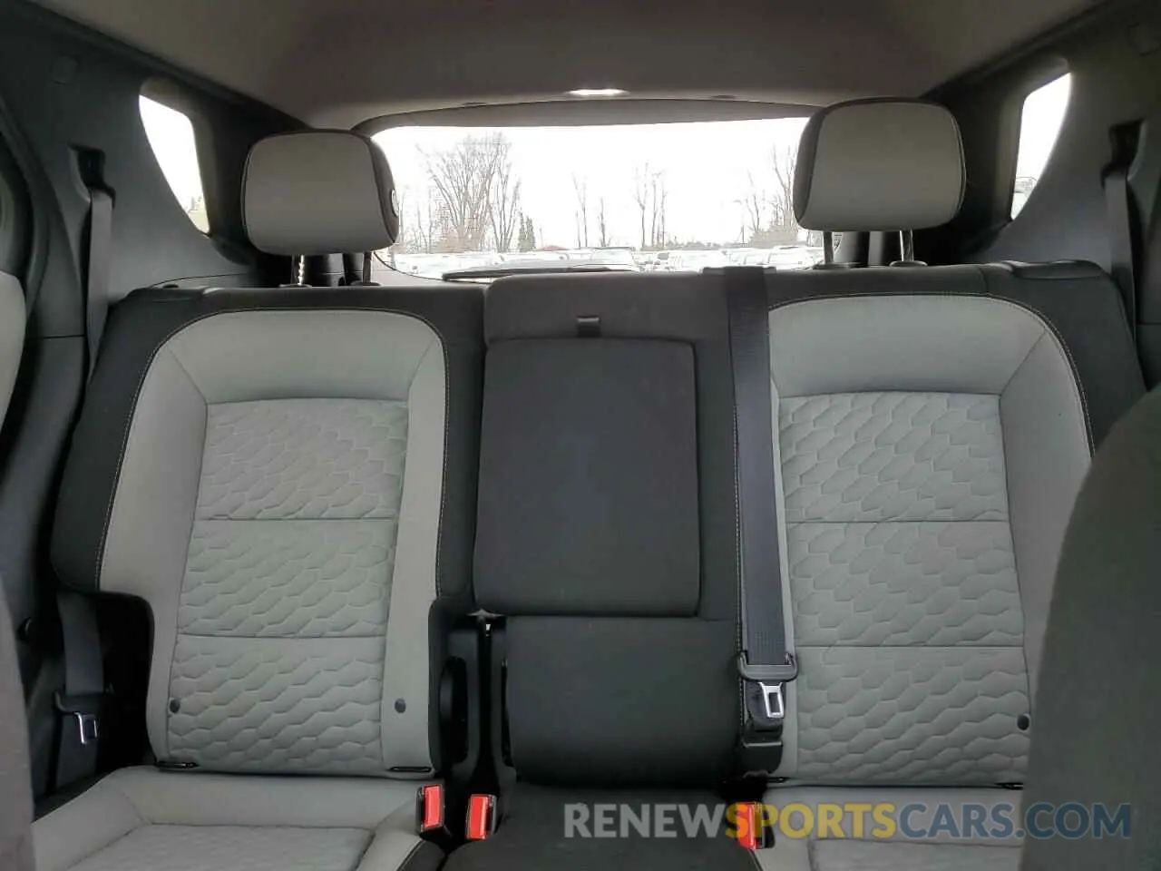 10 Photograph of a damaged car 2GNAXHEV5L6111049 CHEVROLET EQUINOX 2020