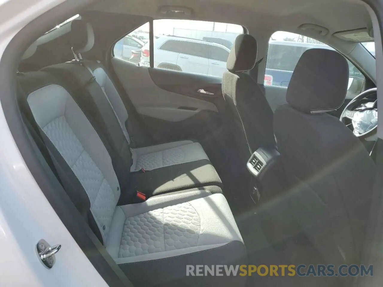 10 Photograph of a damaged car 2GNAXHEV5L6245849 CHEVROLET EQUINOX 2020