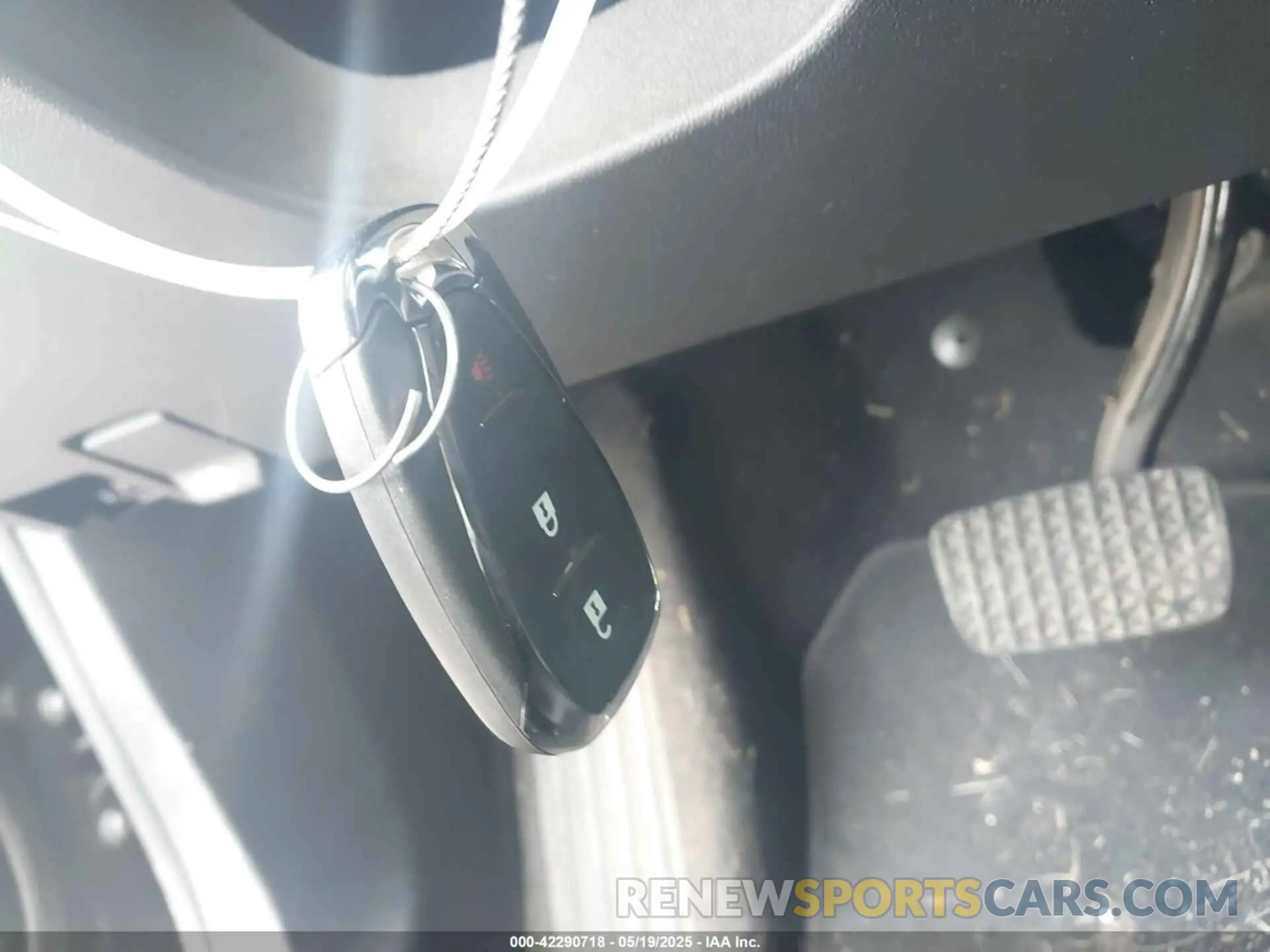 11 Photograph of a damaged car 2GNAXHEV5L6269763 CHEVROLET EQUINOX 2020