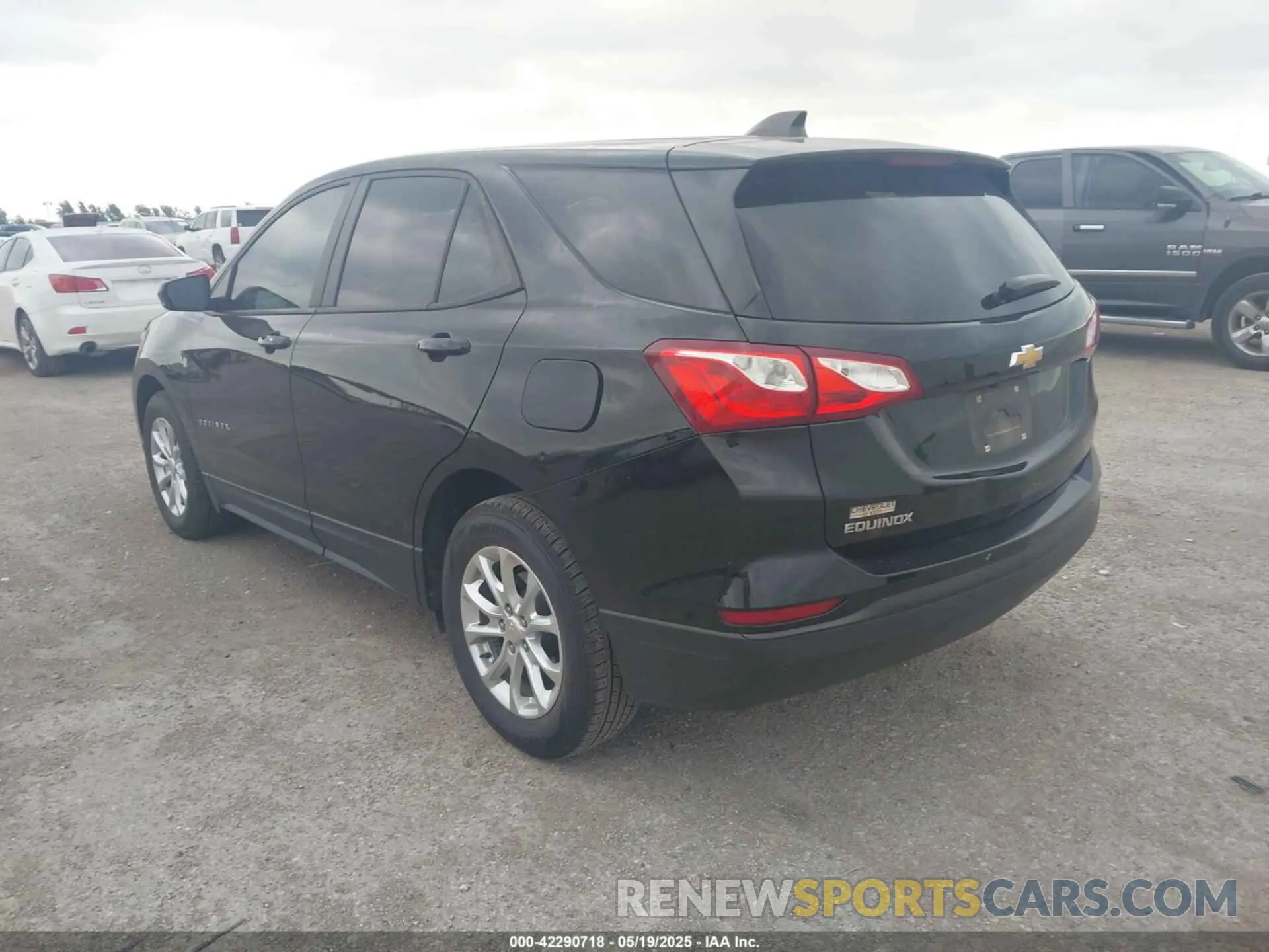 3 Photograph of a damaged car 2GNAXHEV5L6269763 CHEVROLET EQUINOX 2020