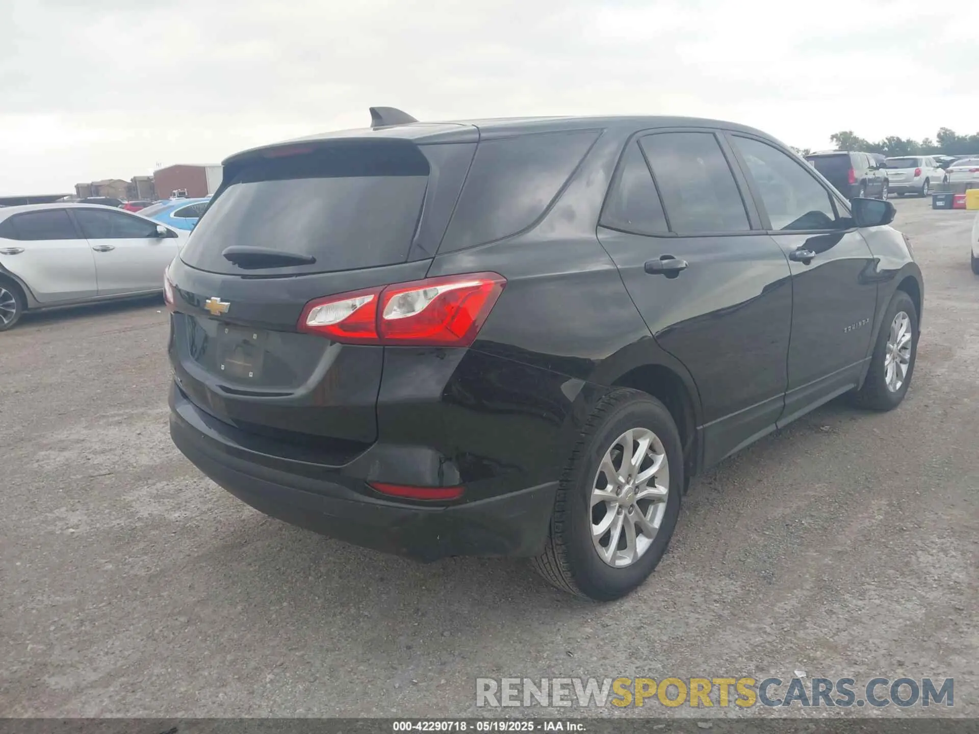 4 Photograph of a damaged car 2GNAXHEV5L6269763 CHEVROLET EQUINOX 2020