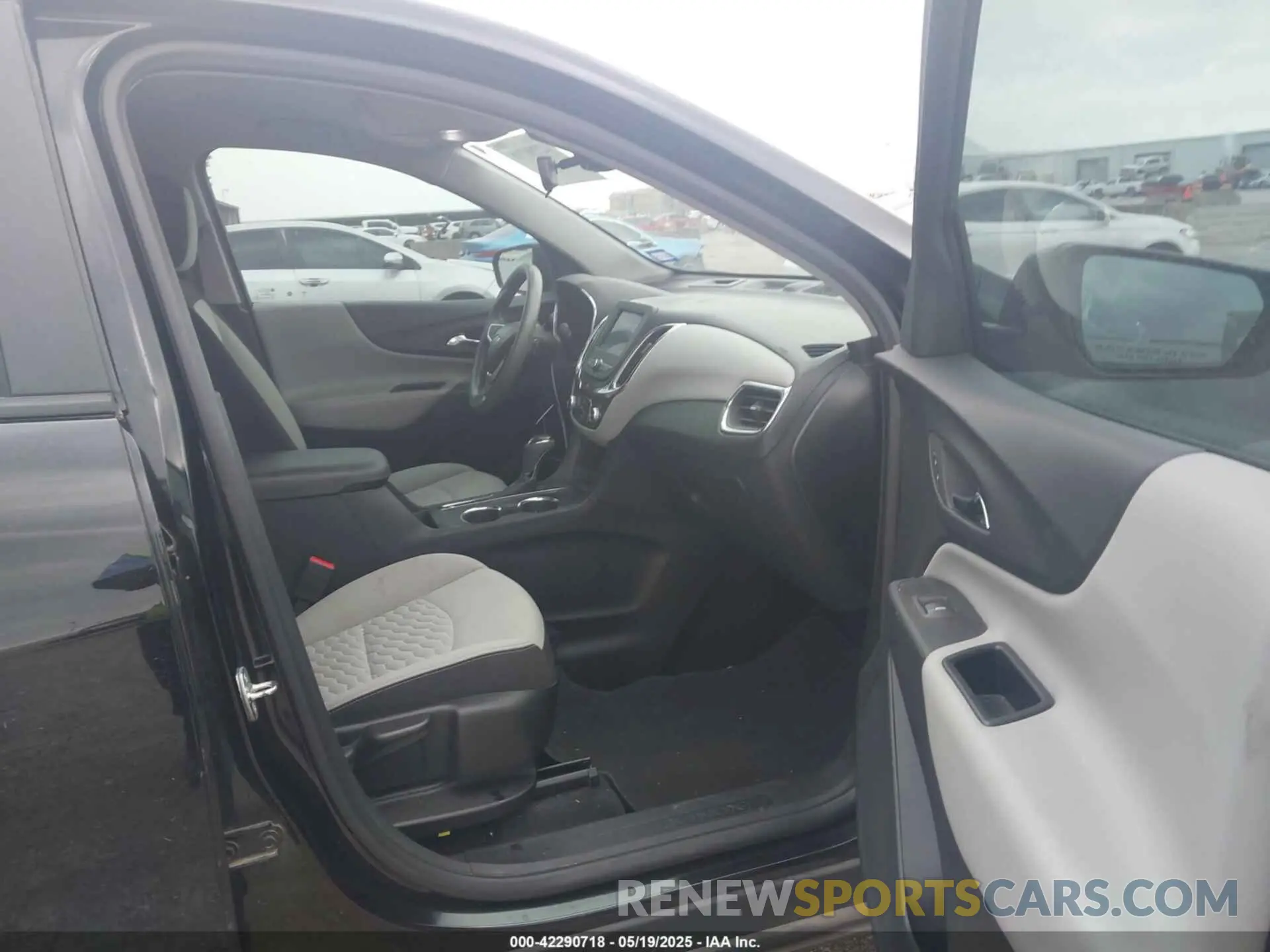 5 Photograph of a damaged car 2GNAXHEV5L6269763 CHEVROLET EQUINOX 2020