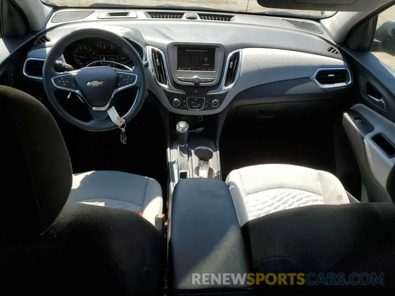 8 Photograph of a damaged car 2GNAXHEV5L6278804 CHEVROLET EQUINOX 2020