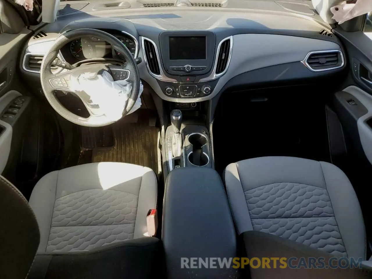 8 Photograph of a damaged car 2GNAXHEV5L6284585 CHEVROLET EQUINOX 2020