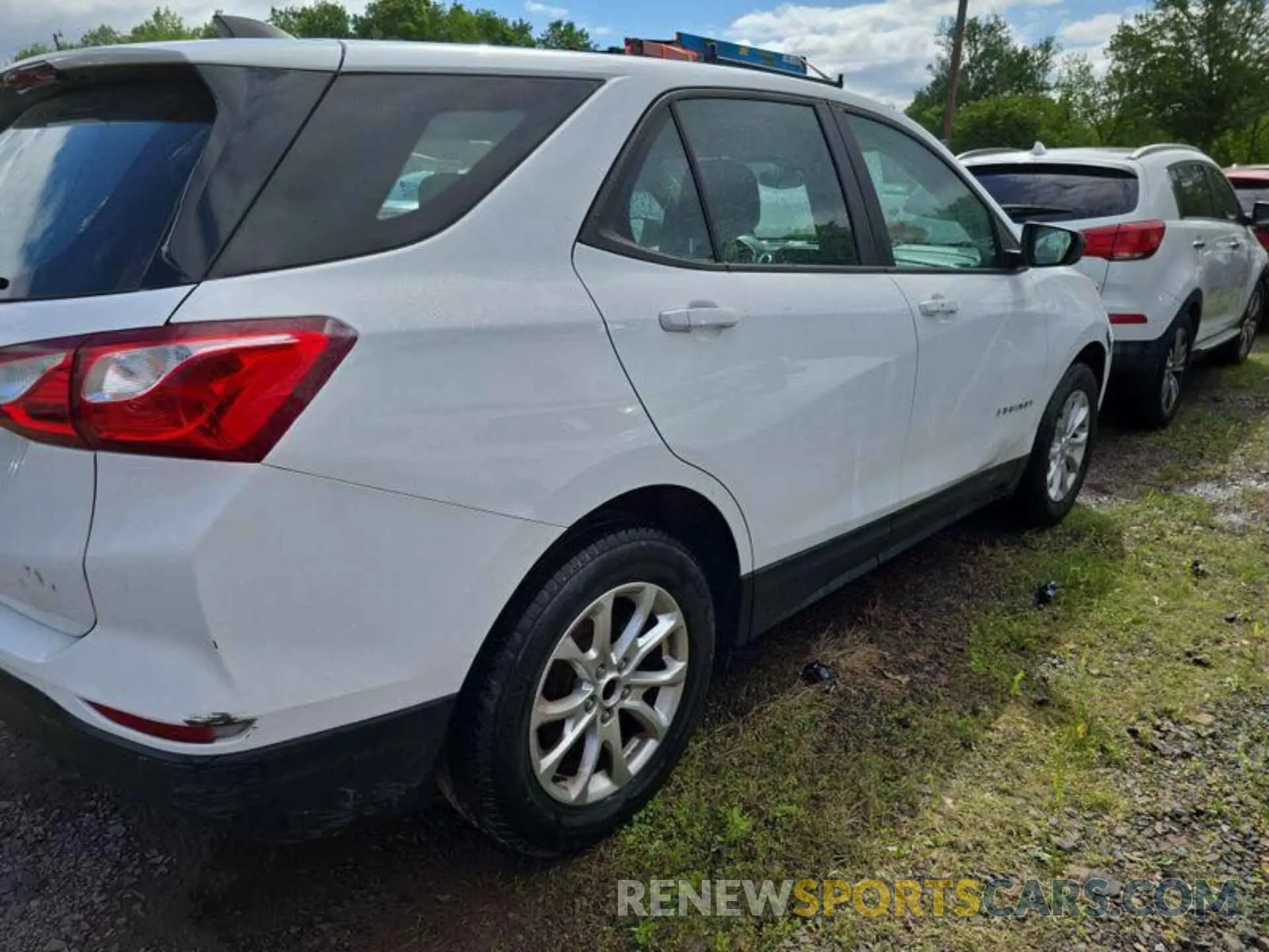 11 Photograph of a damaged car 2GNAXHEV6L6135036 CHEVROLET EQUINOX 2020