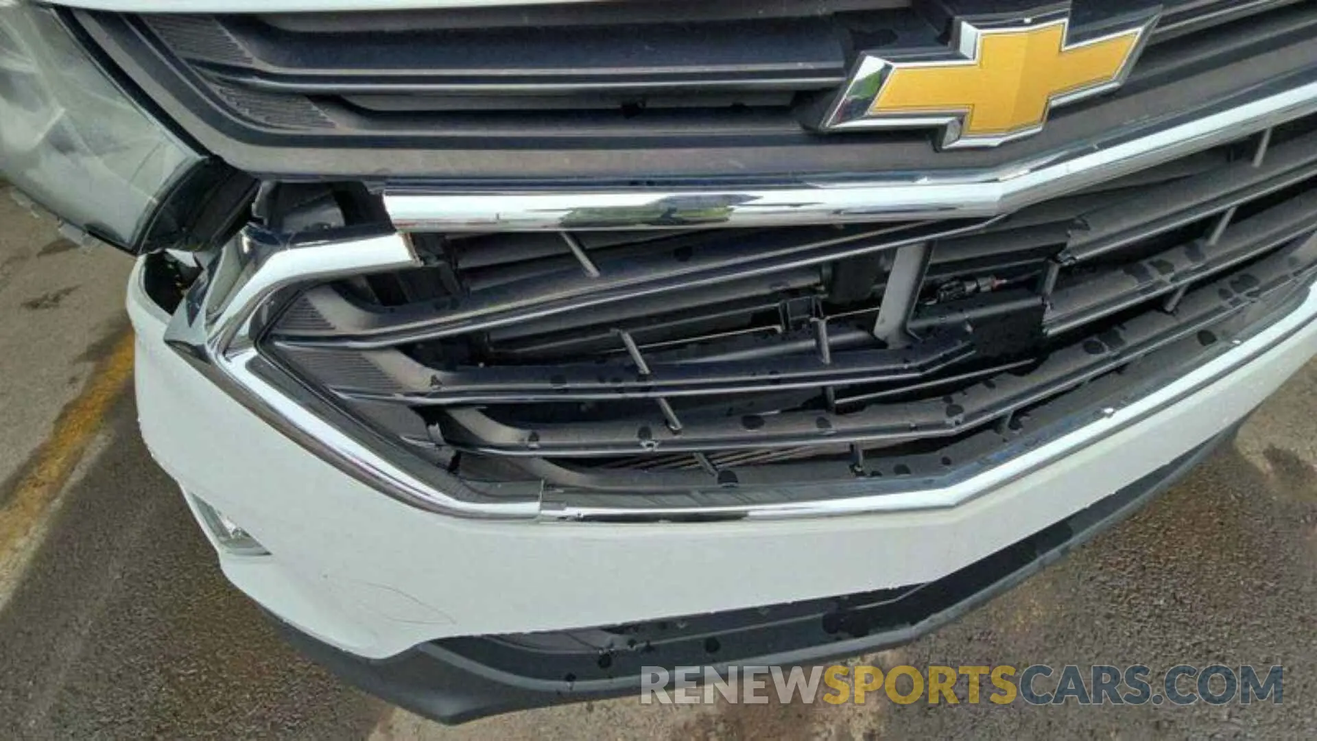27 Photograph of a damaged car 2GNAXHEV6L6135036 CHEVROLET EQUINOX 2020