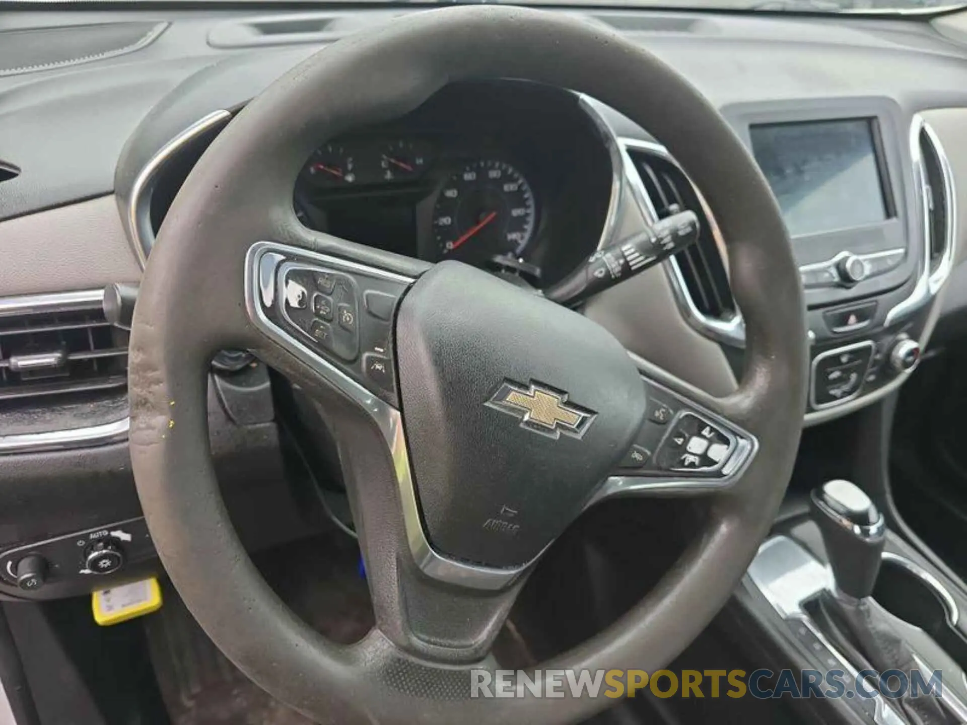 3 Photograph of a damaged car 2GNAXHEV6L6135036 CHEVROLET EQUINOX 2020