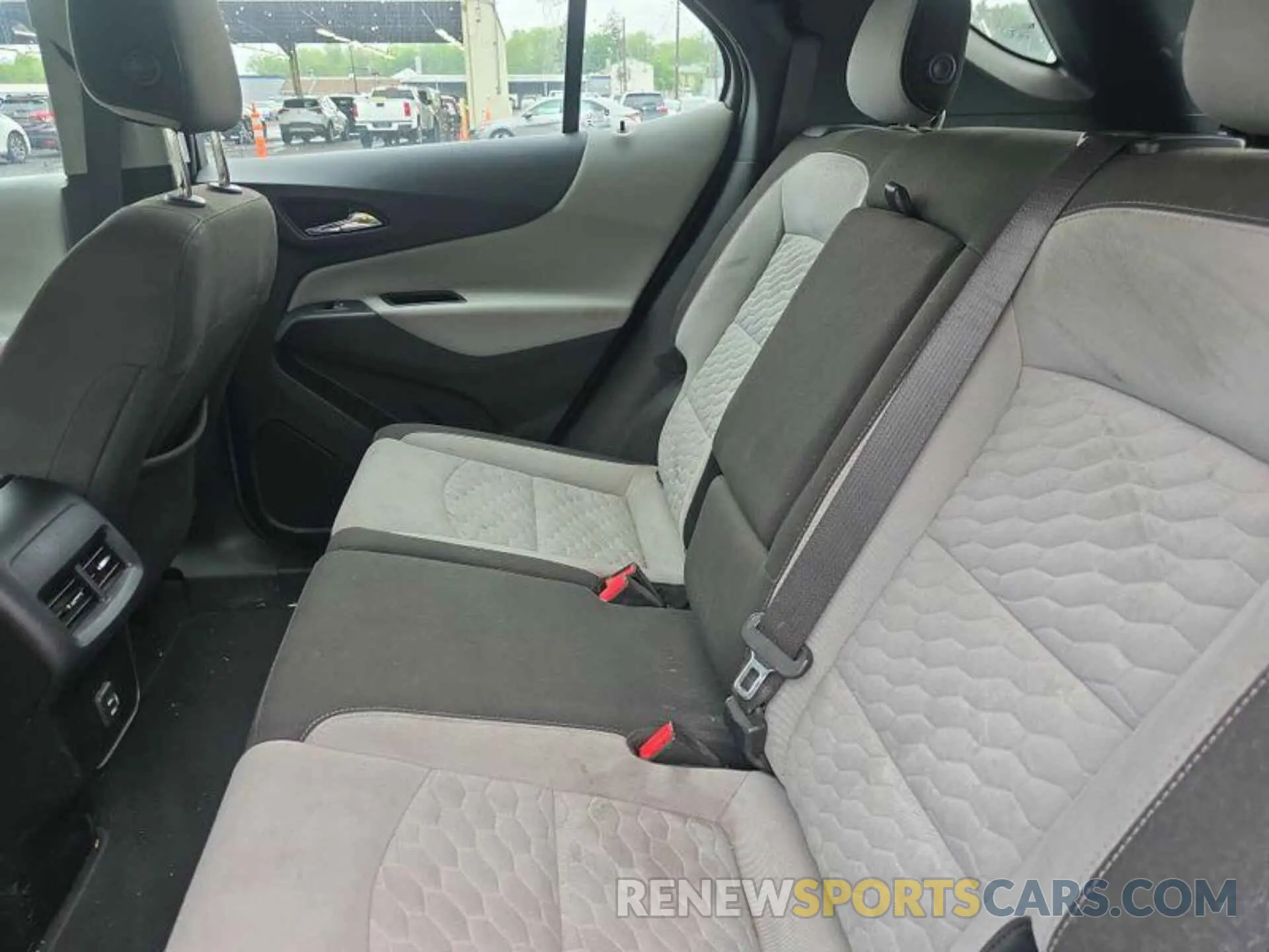 31 Photograph of a damaged car 2GNAXHEV6L6135036 CHEVROLET EQUINOX 2020