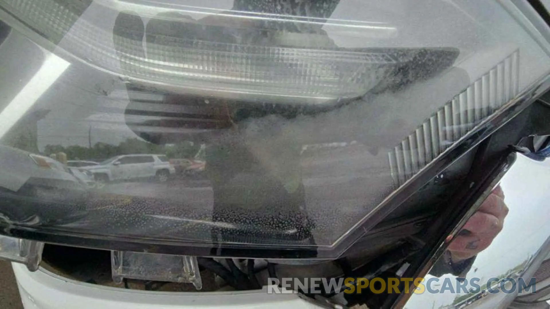 4 Photograph of a damaged car 2GNAXHEV6L6135036 CHEVROLET EQUINOX 2020