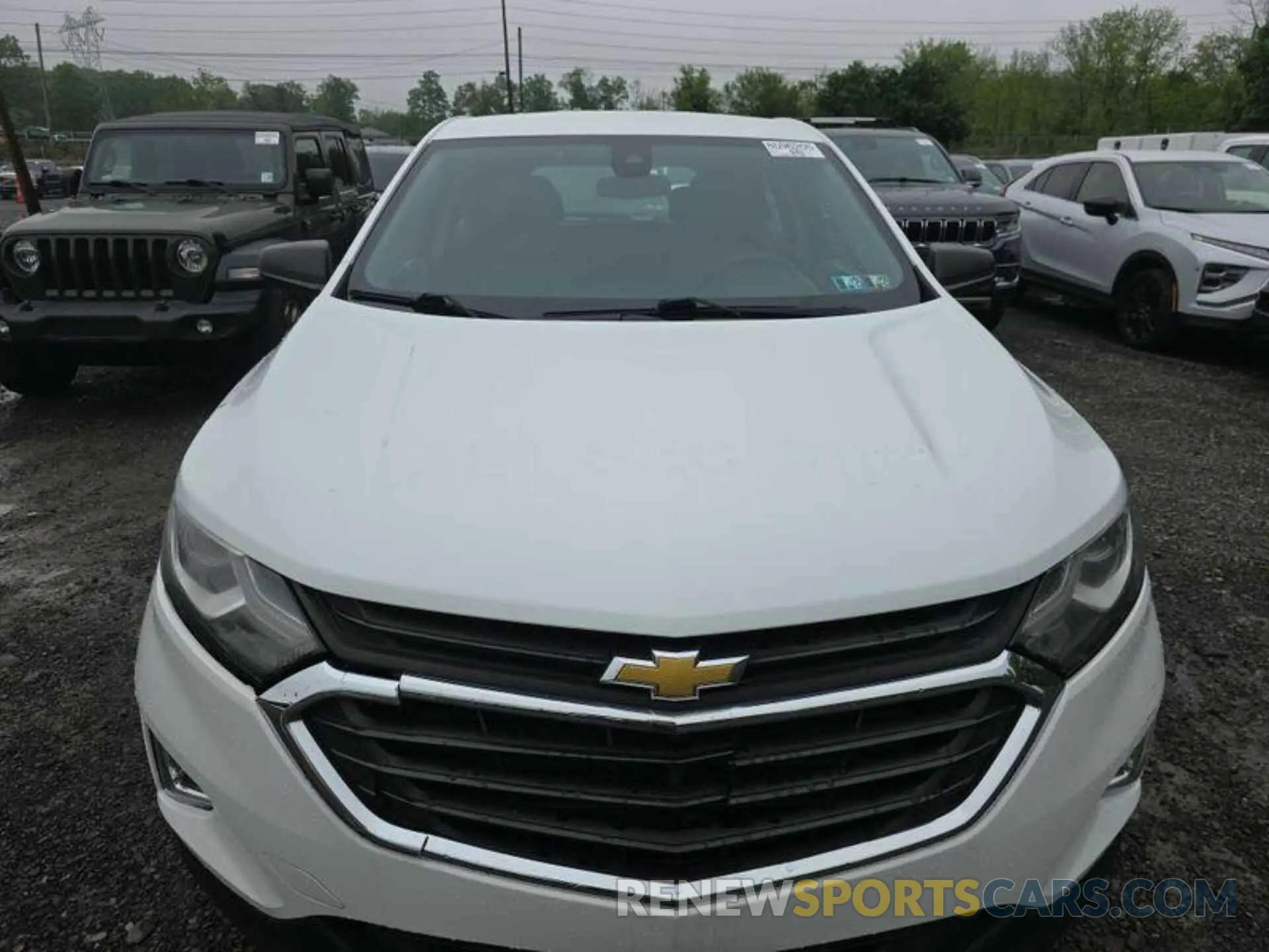 8 Photograph of a damaged car 2GNAXHEV6L6135036 CHEVROLET EQUINOX 2020