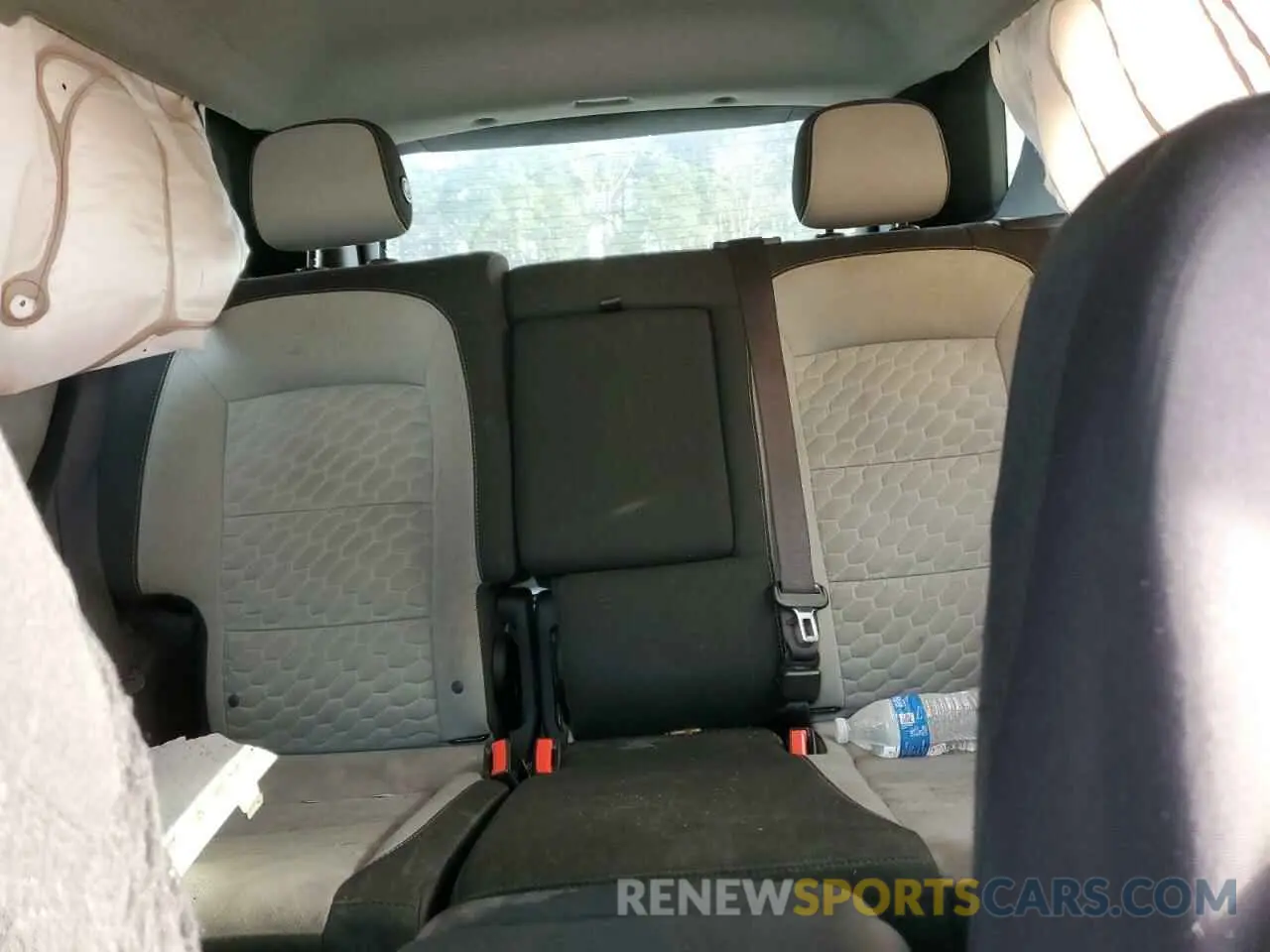 10 Photograph of a damaged car 2GNAXHEV6L6171261 CHEVROLET EQUINOX 2020