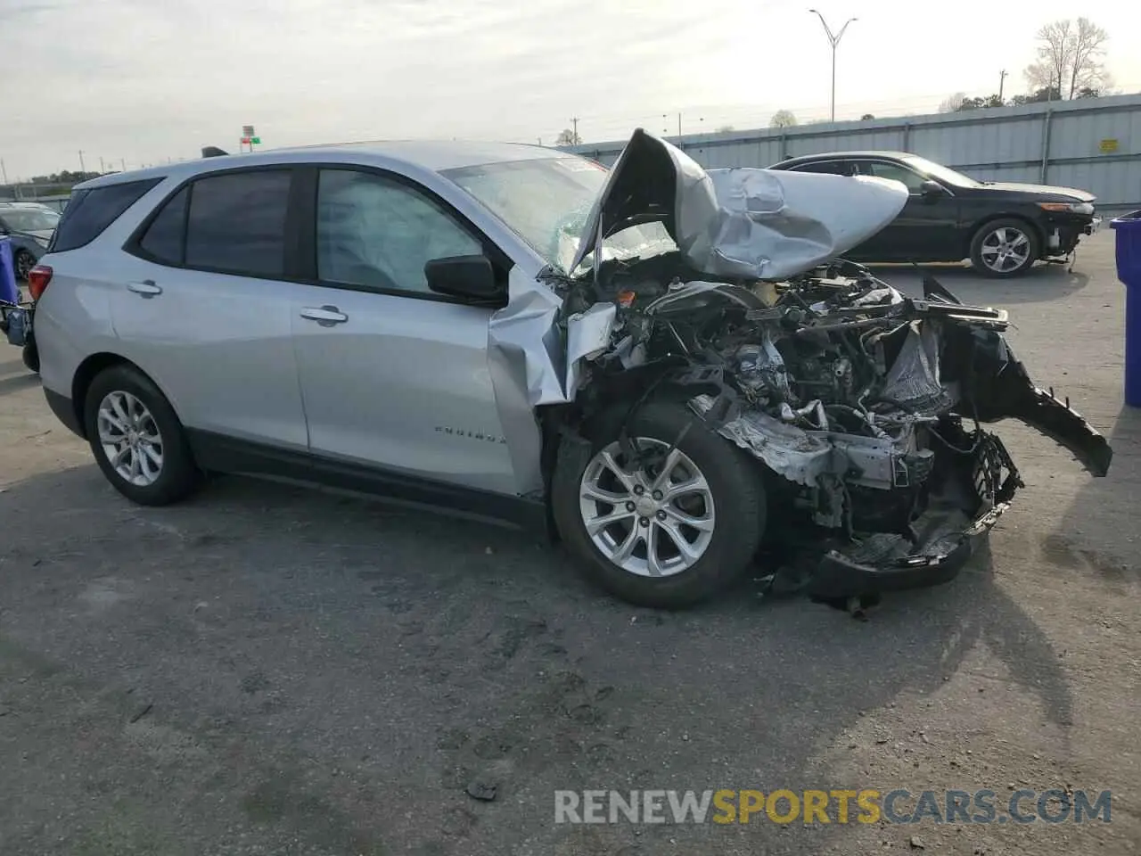 4 Photograph of a damaged car 2GNAXHEV6L6171261 CHEVROLET EQUINOX 2020